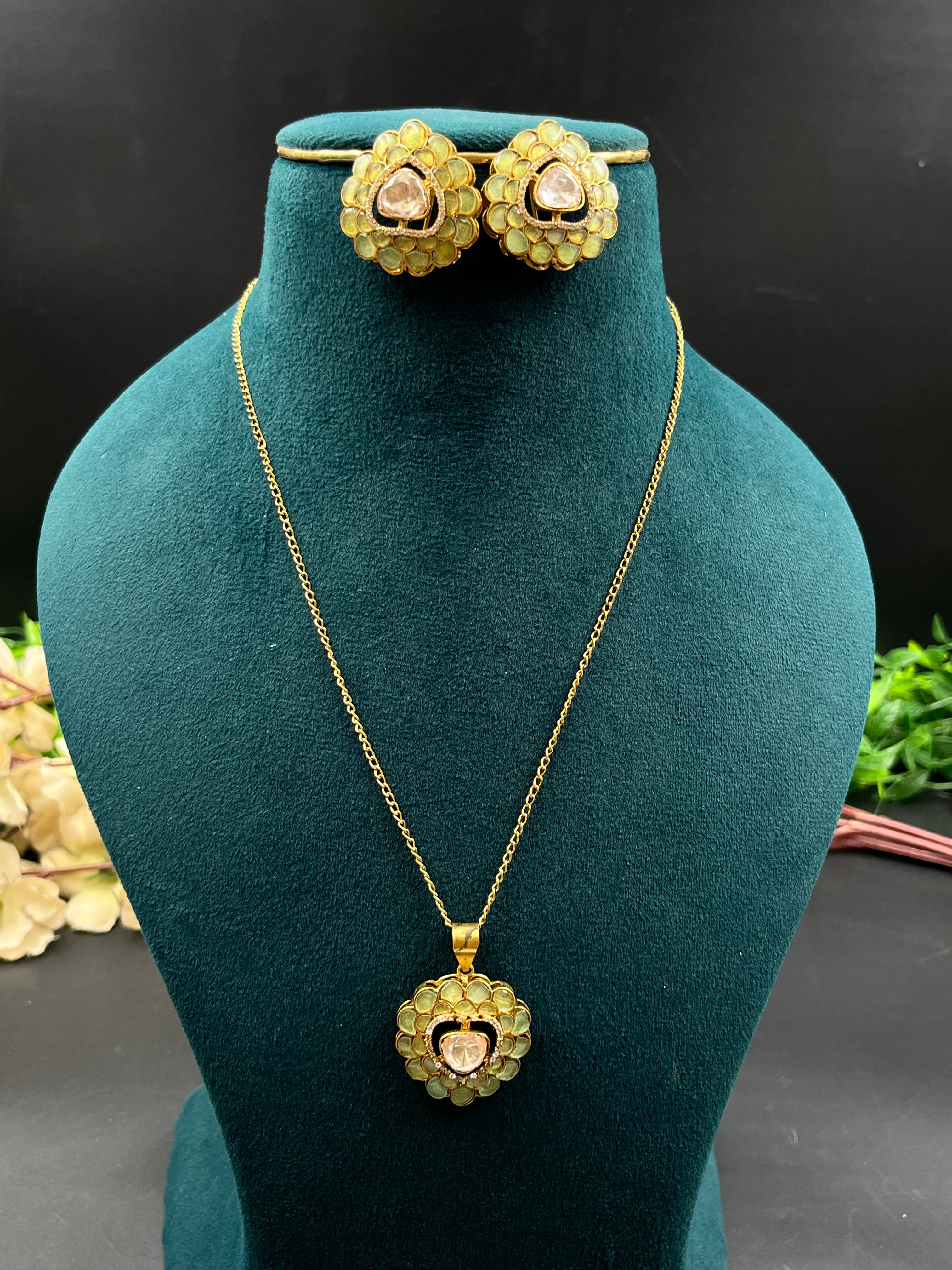 MUSKAN PENDANT