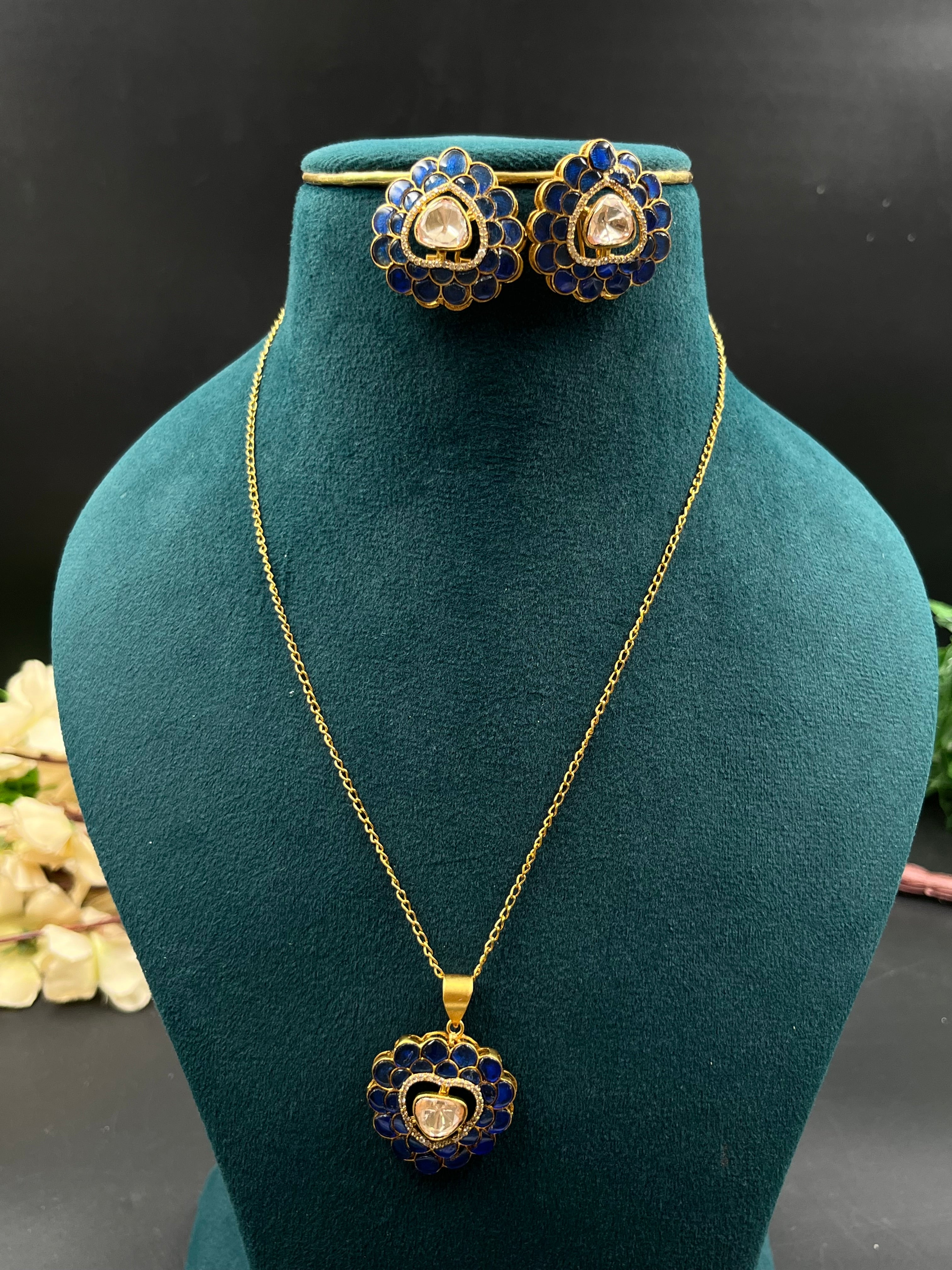MUSKAN PENDANT