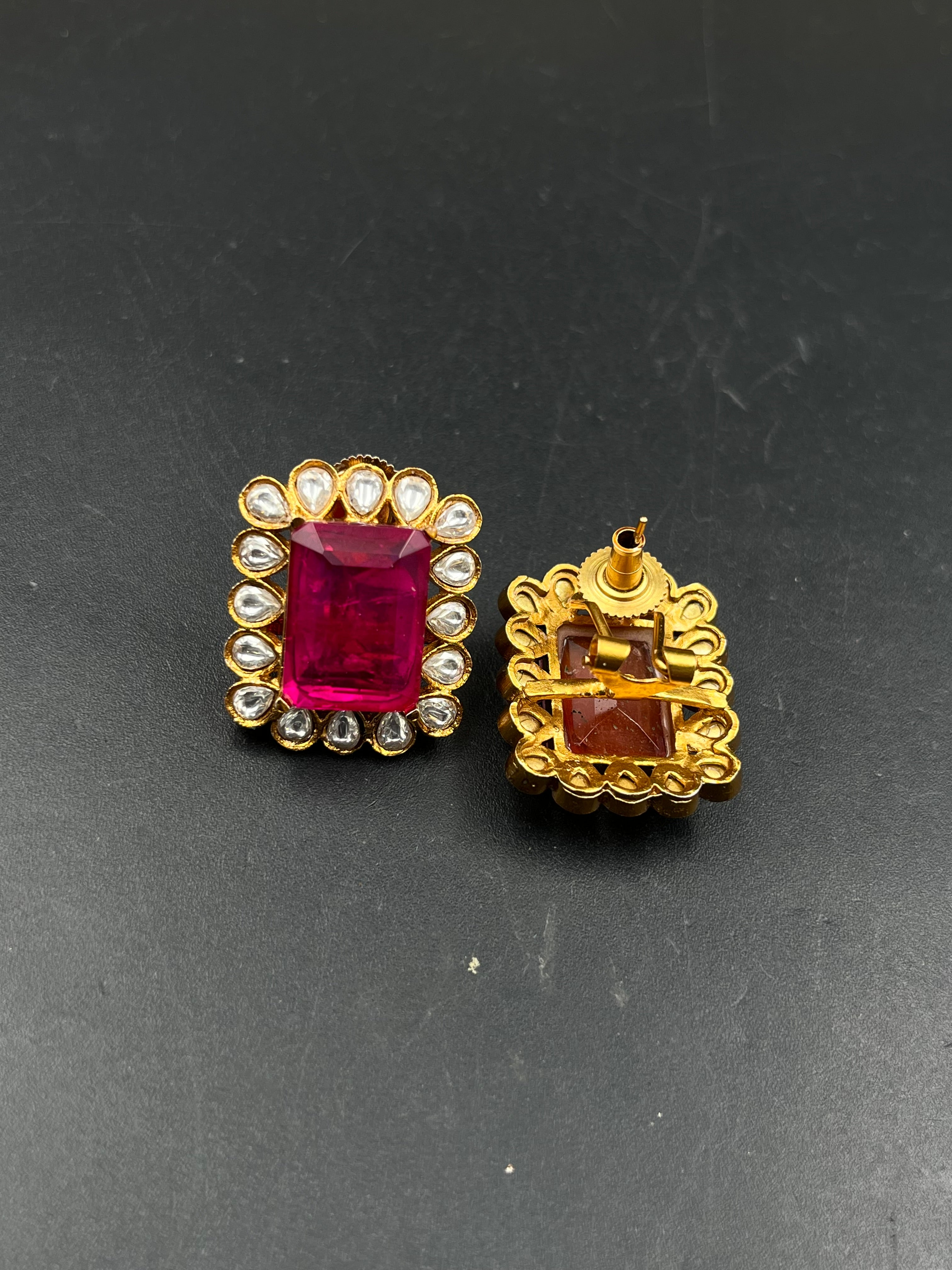 NAIRTA EARRING