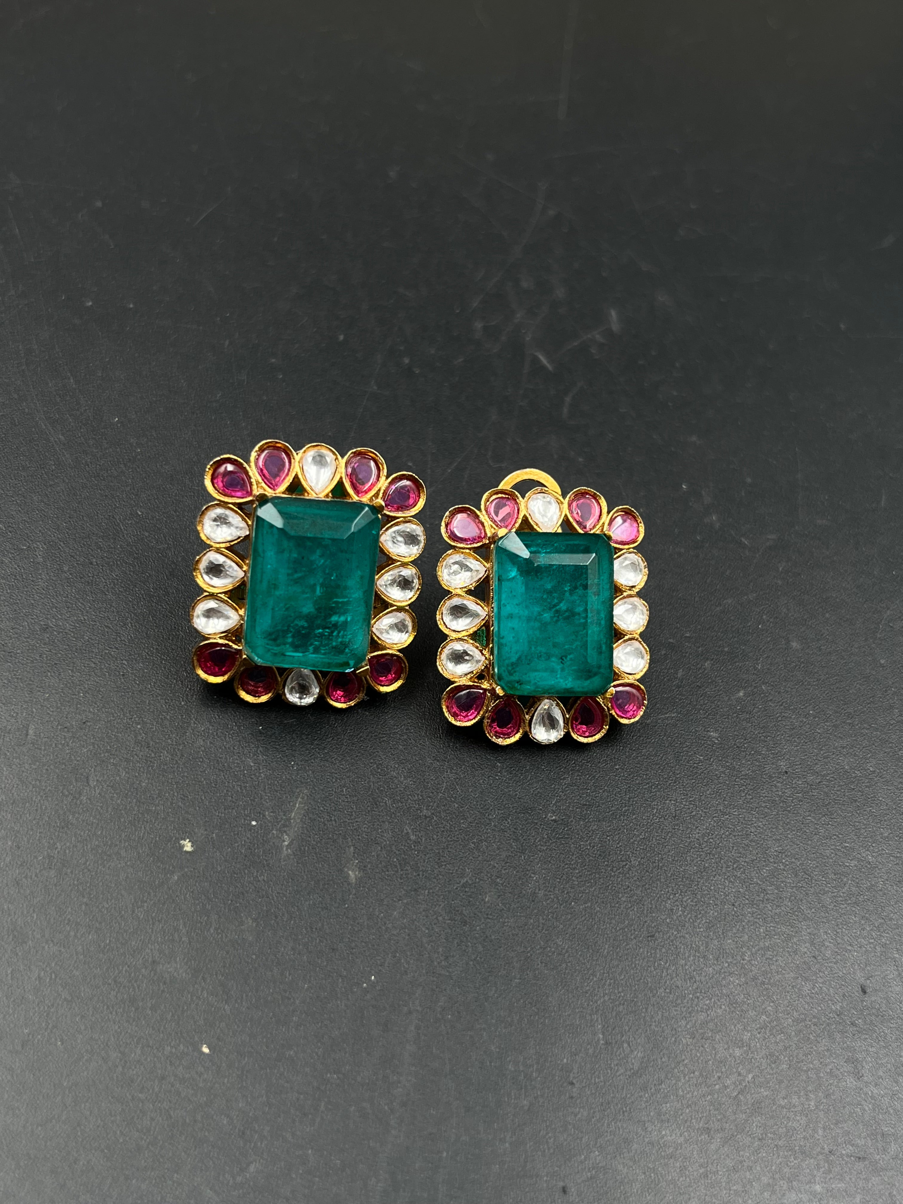 NAIRTA EARRING