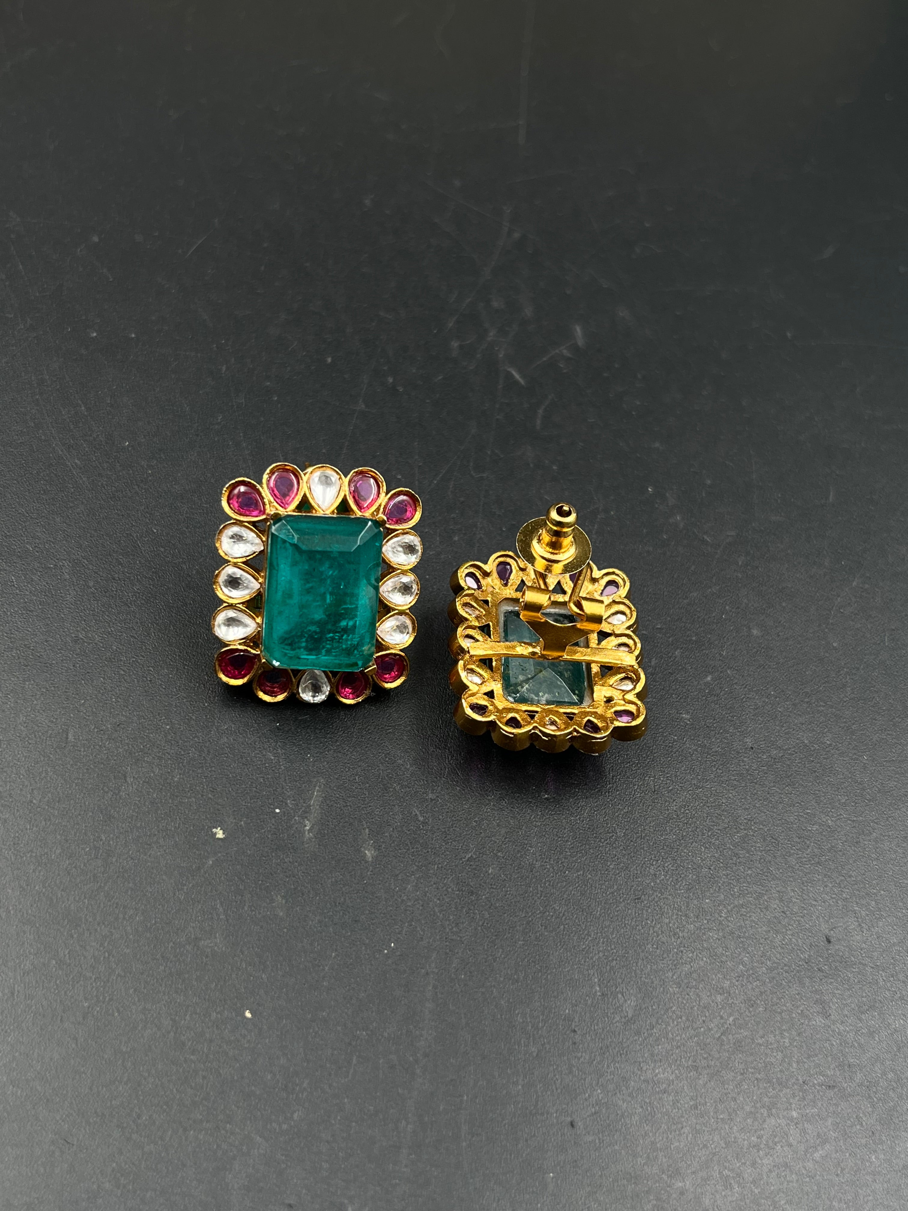NAIRTA EARRING