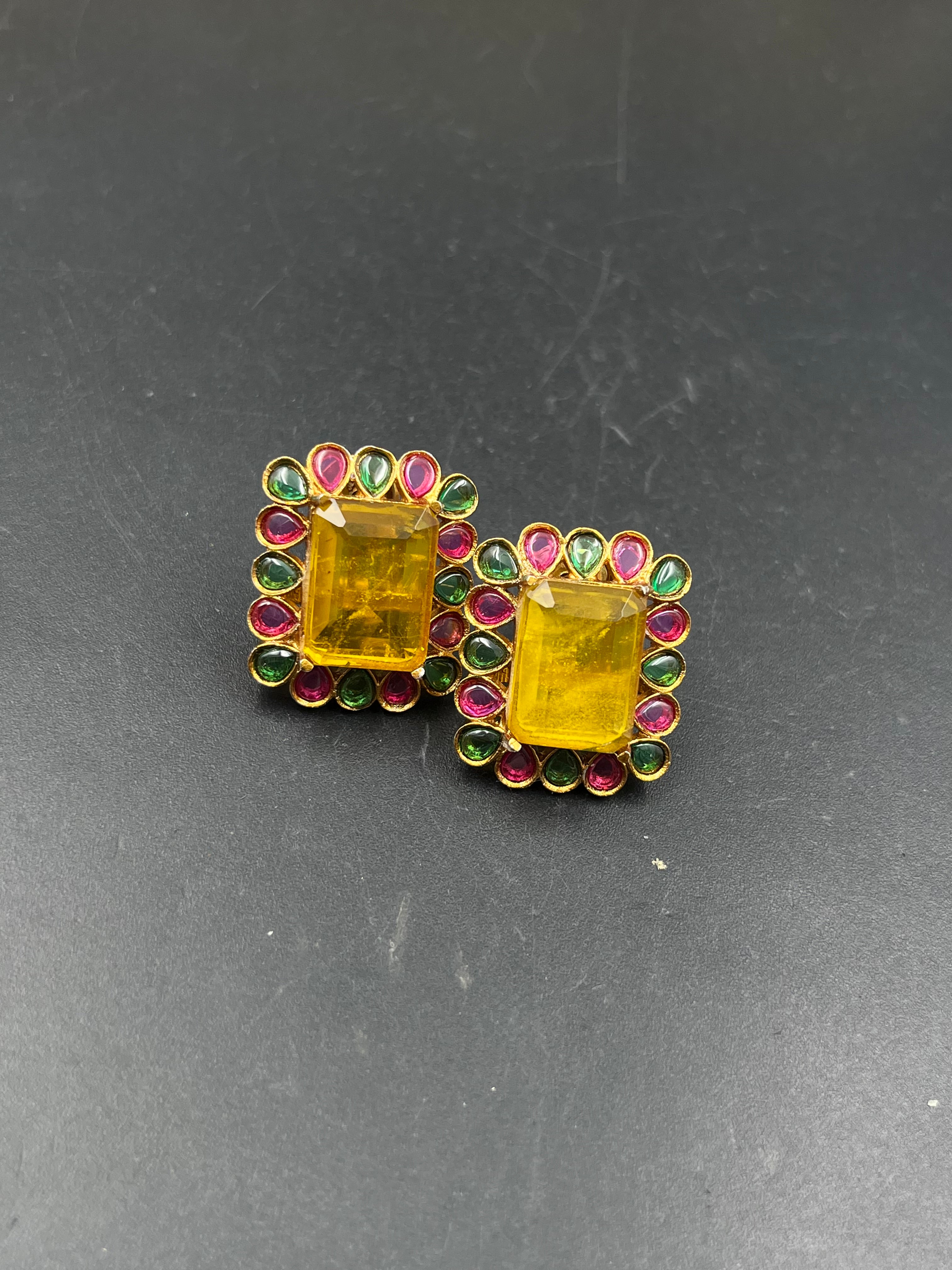NAIRTA EARRING