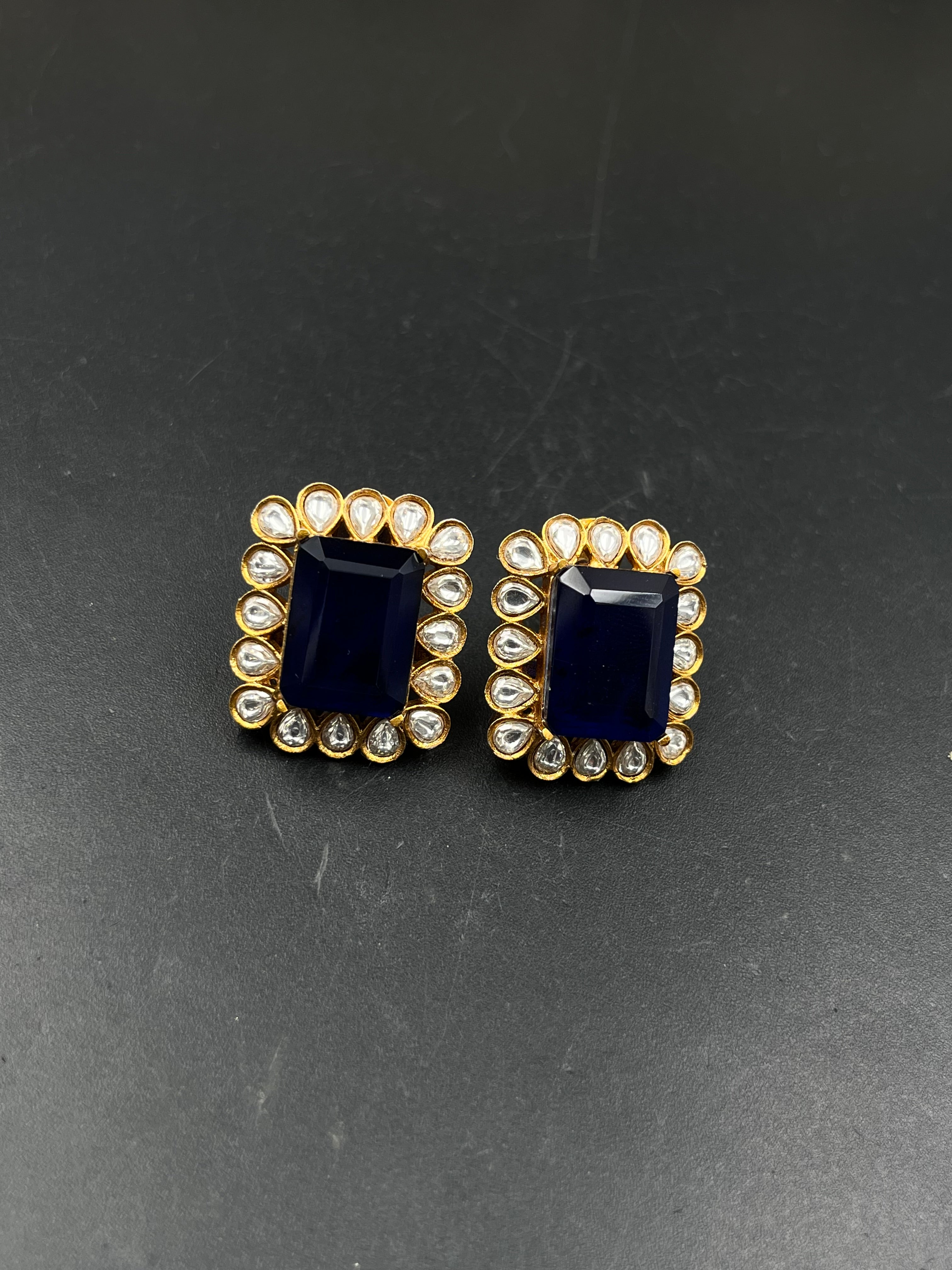 NAIRTA EARRING