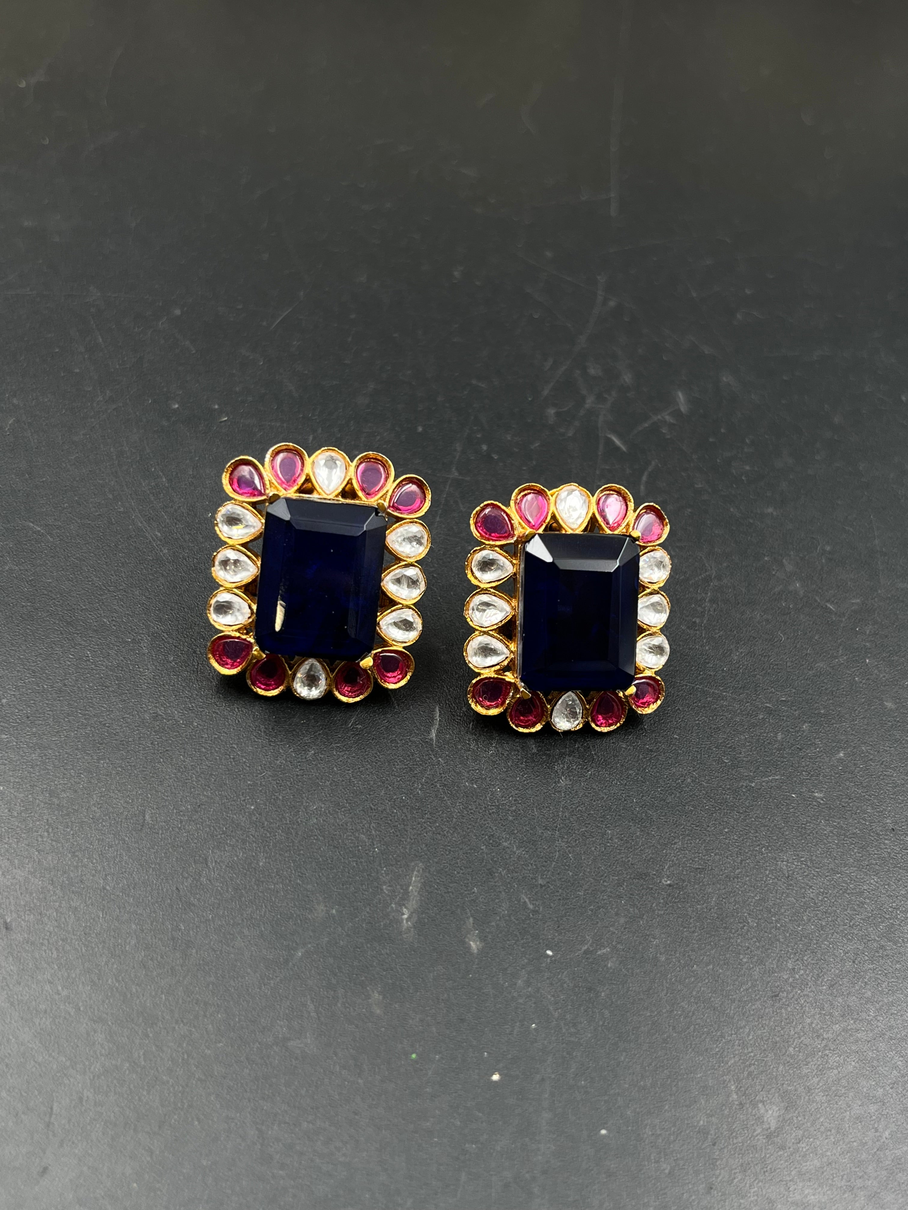 NAIRTA EARRING