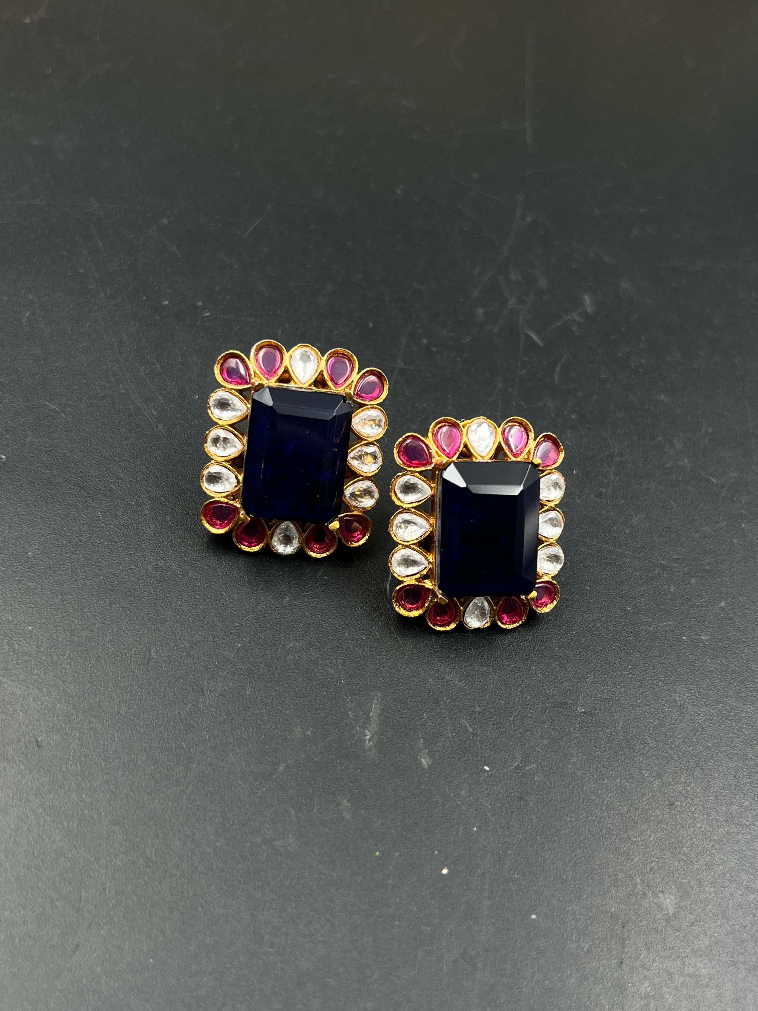 NAIRTA EARRING