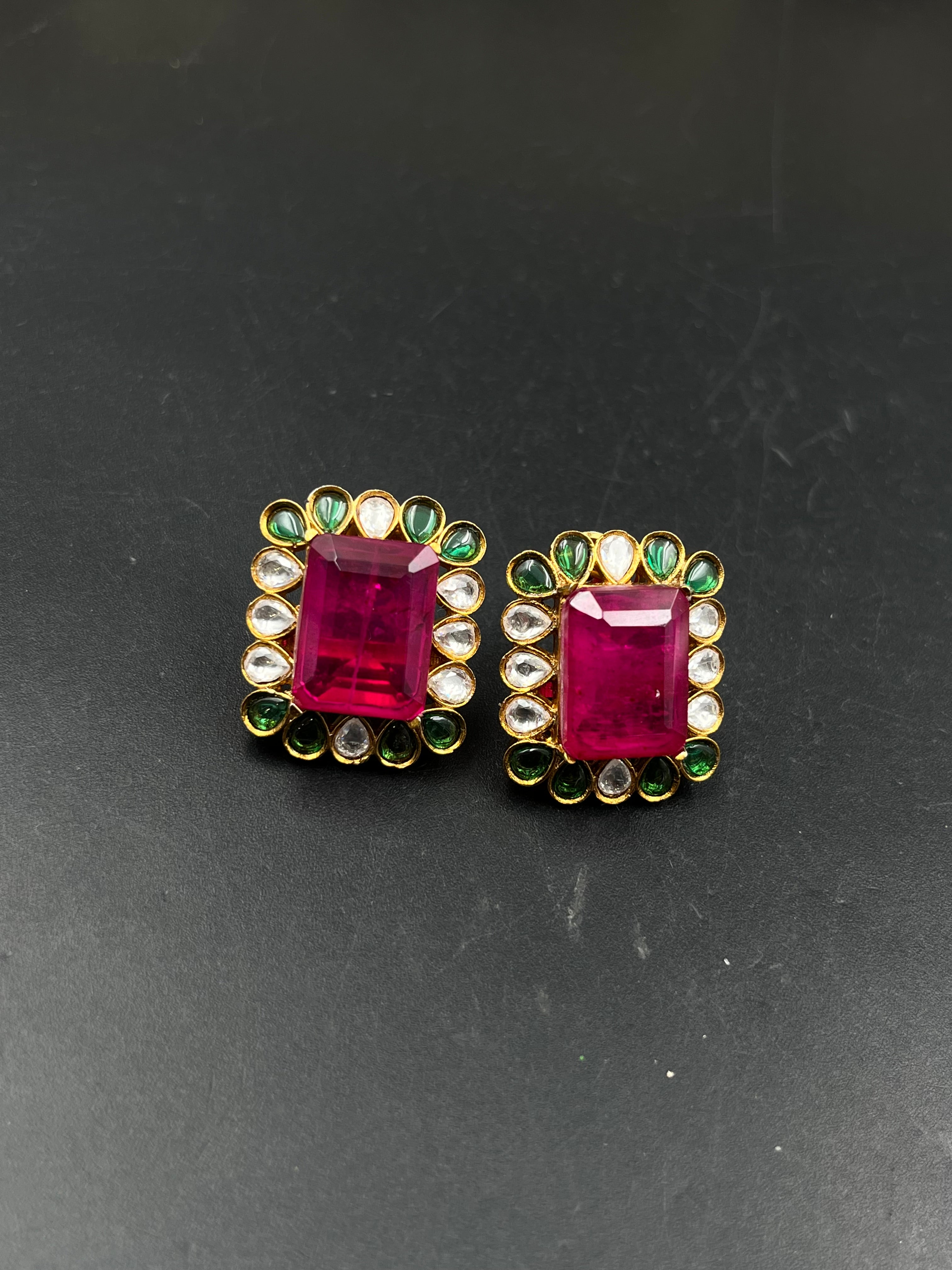 NAIRTA EARRING