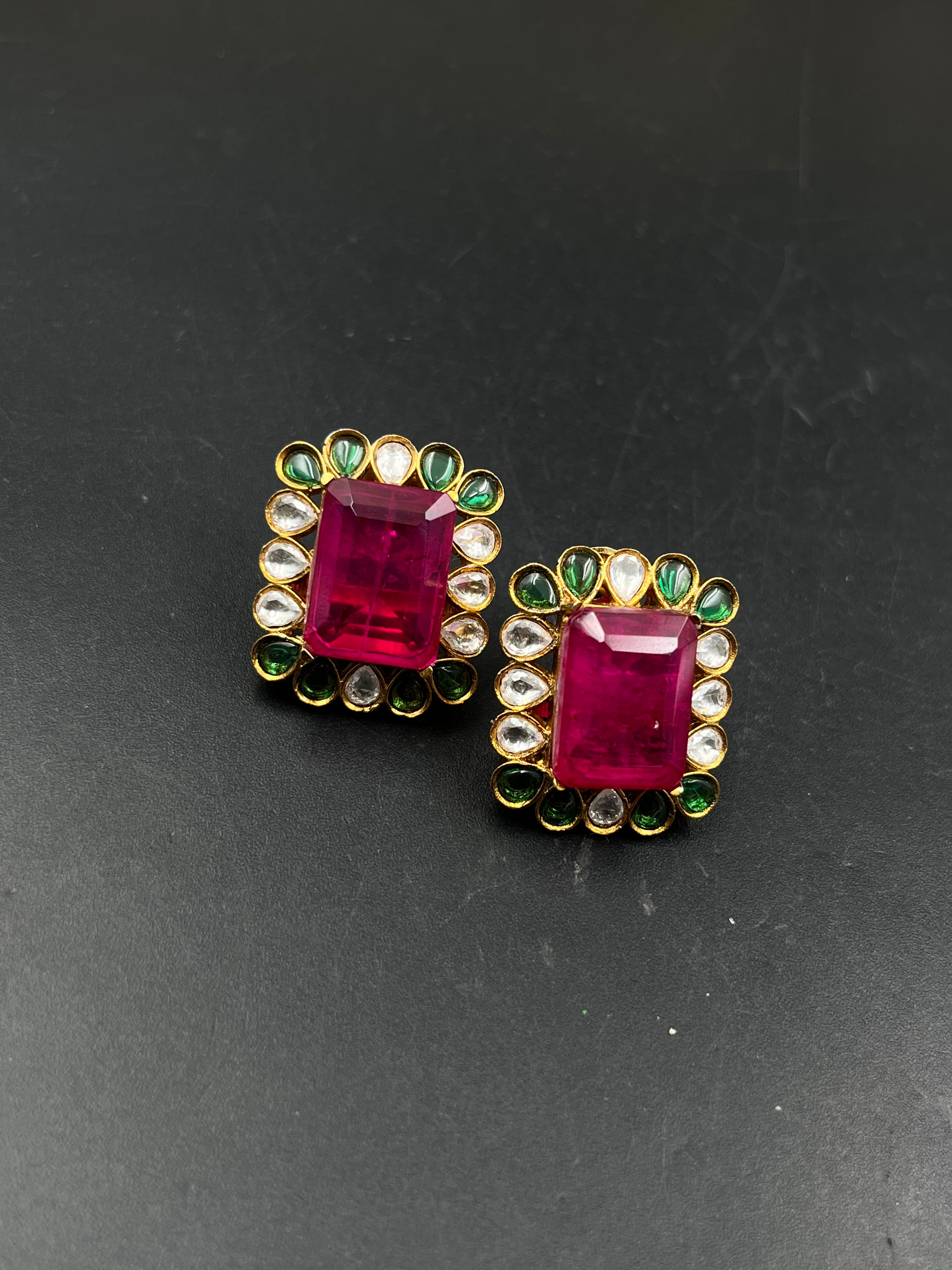NAIRTA EARRING