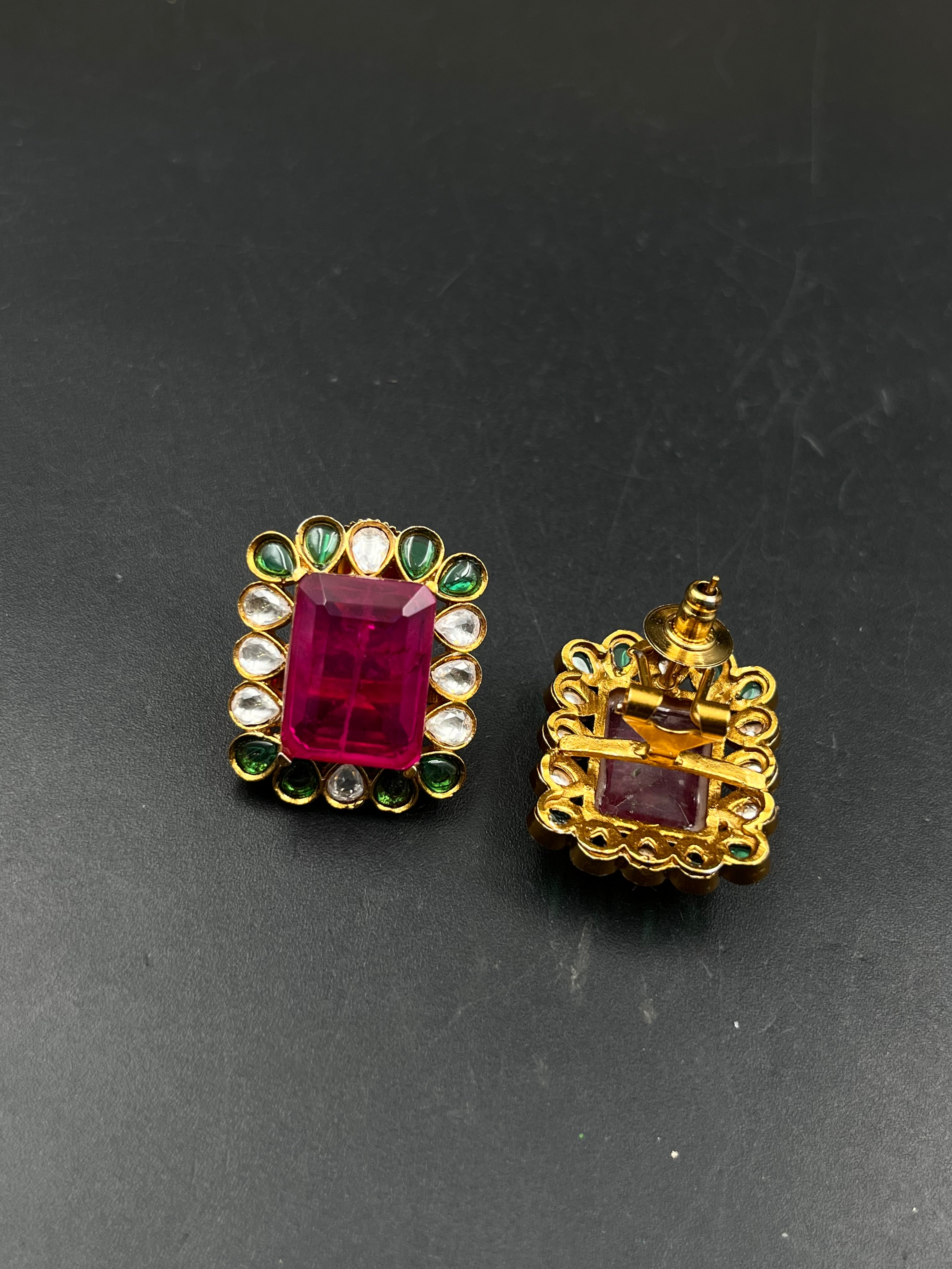 NAIRTA EARRING