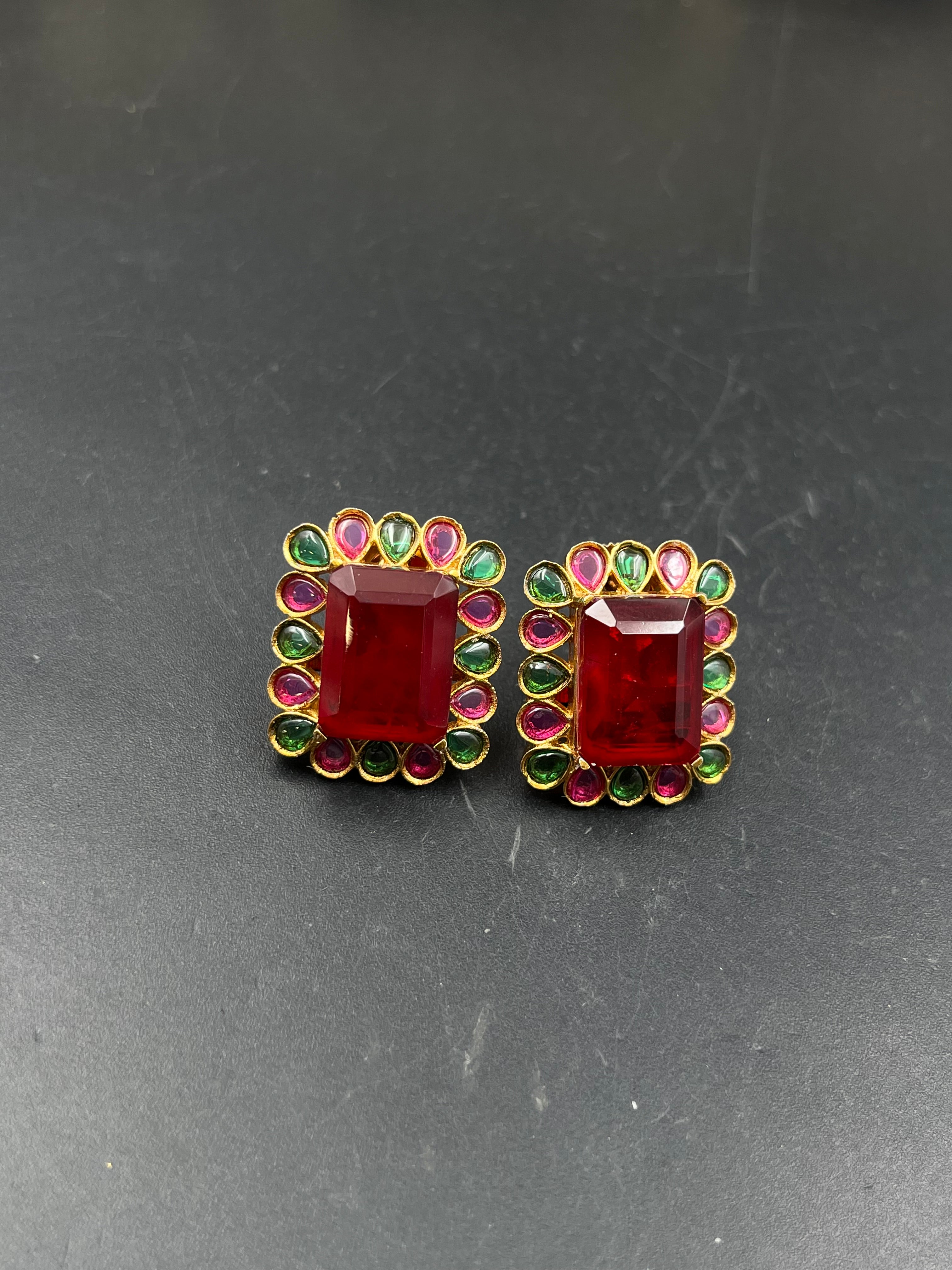 NAIRTA EARRING