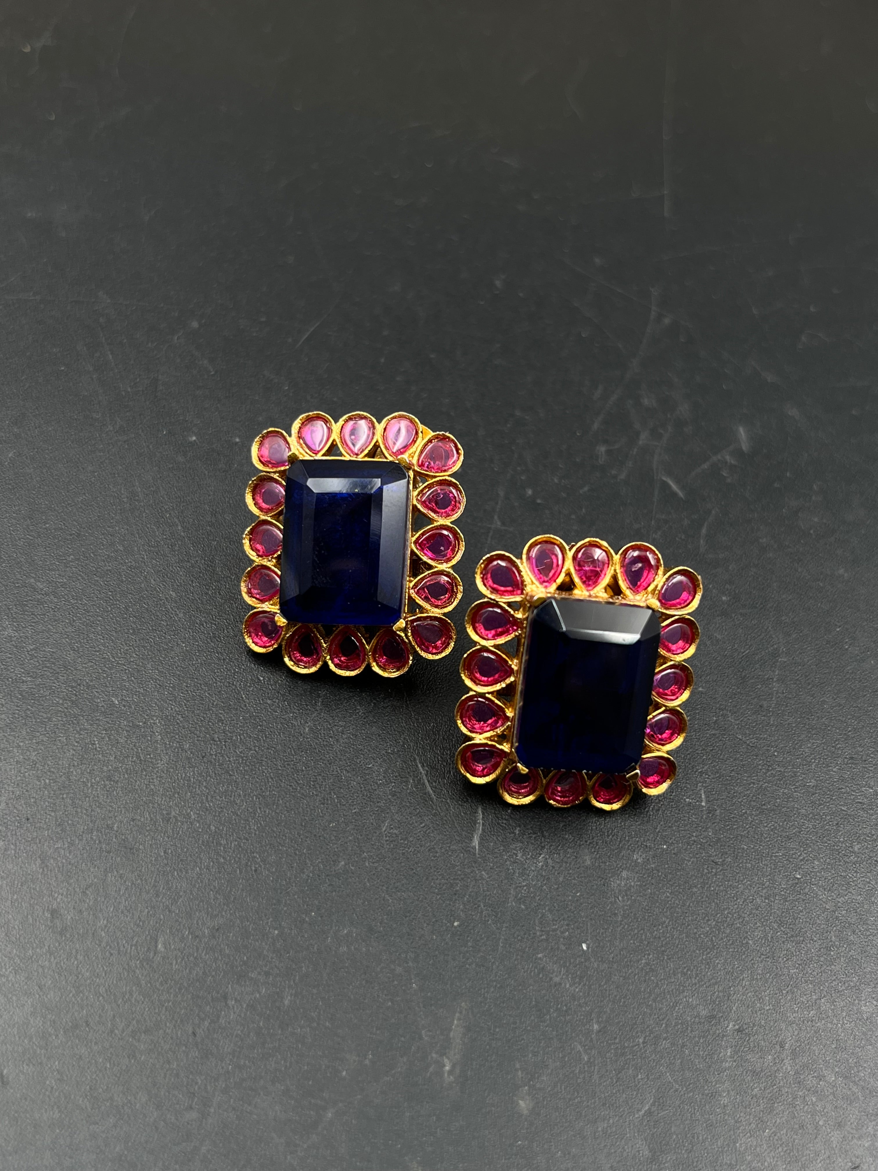 NAIRTA EARRING