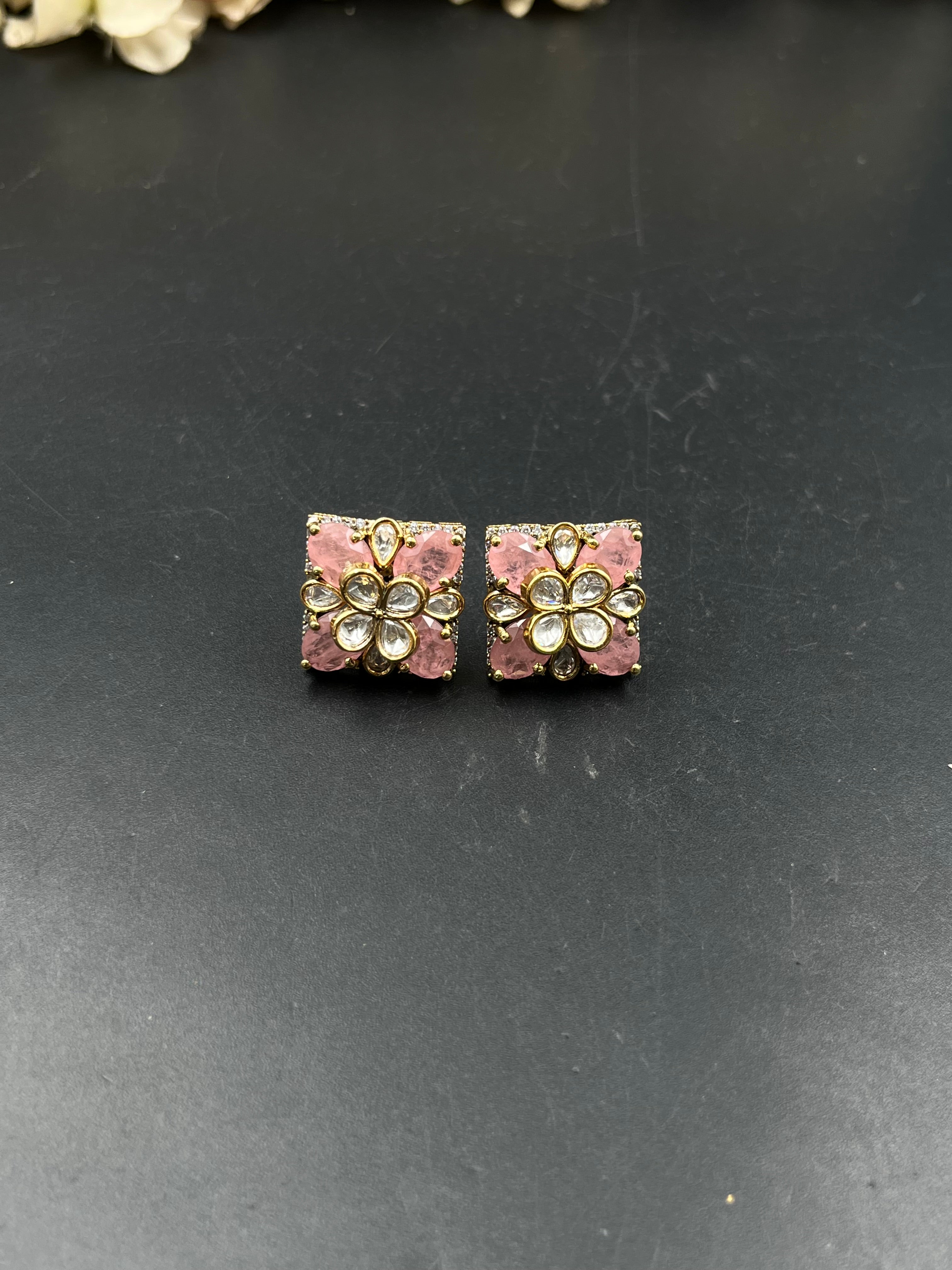 UMA EARRING
