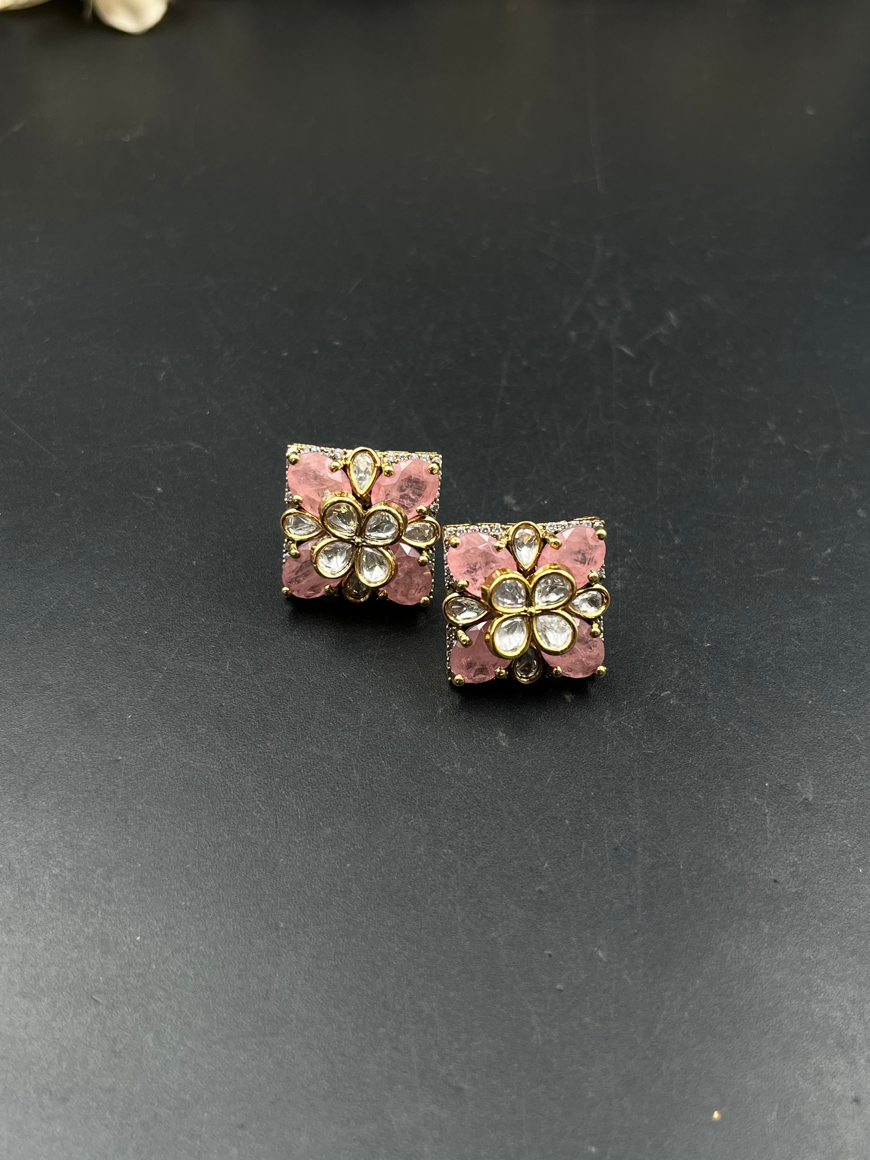 UMA EARRING