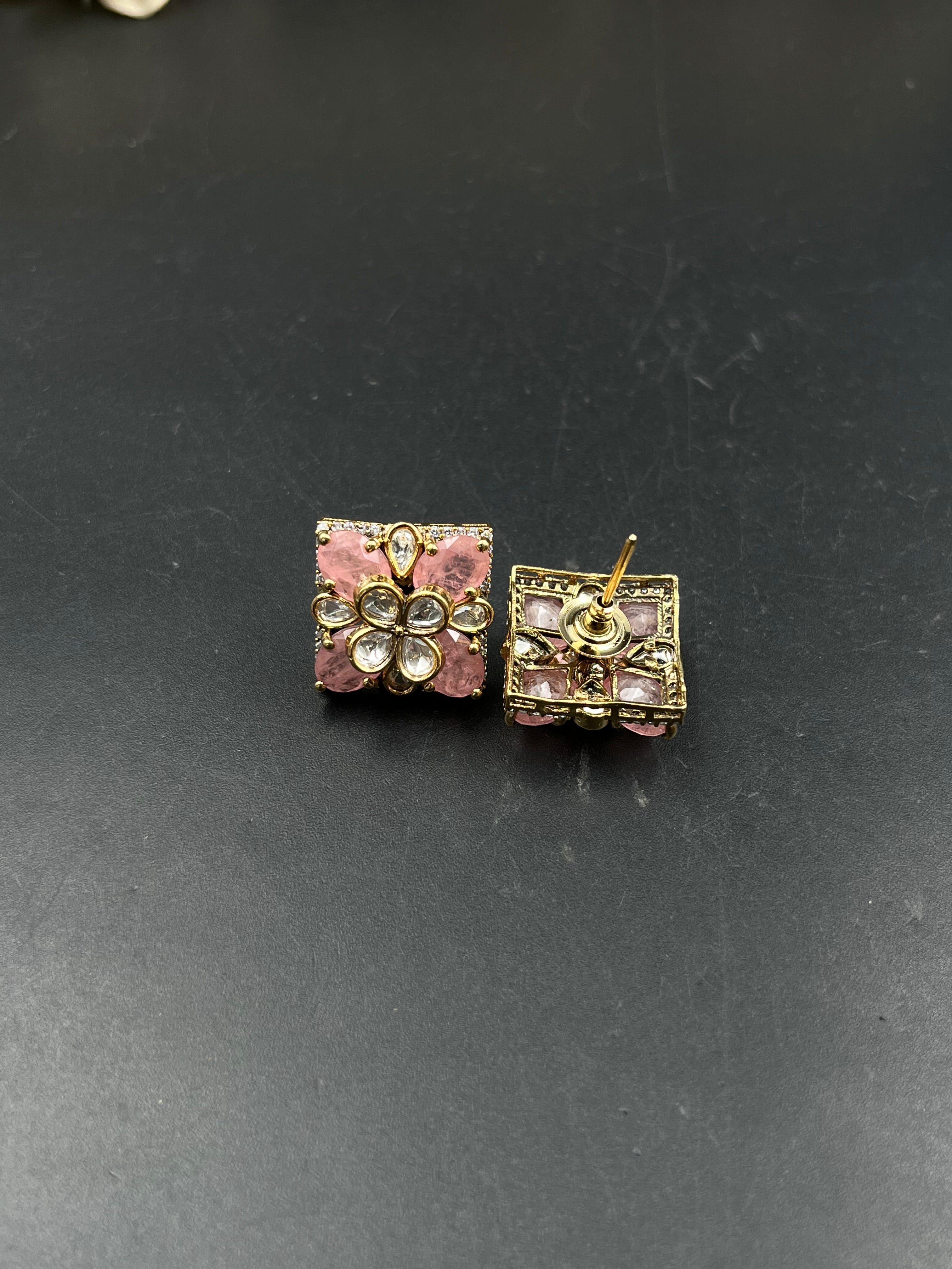UMA EARRING