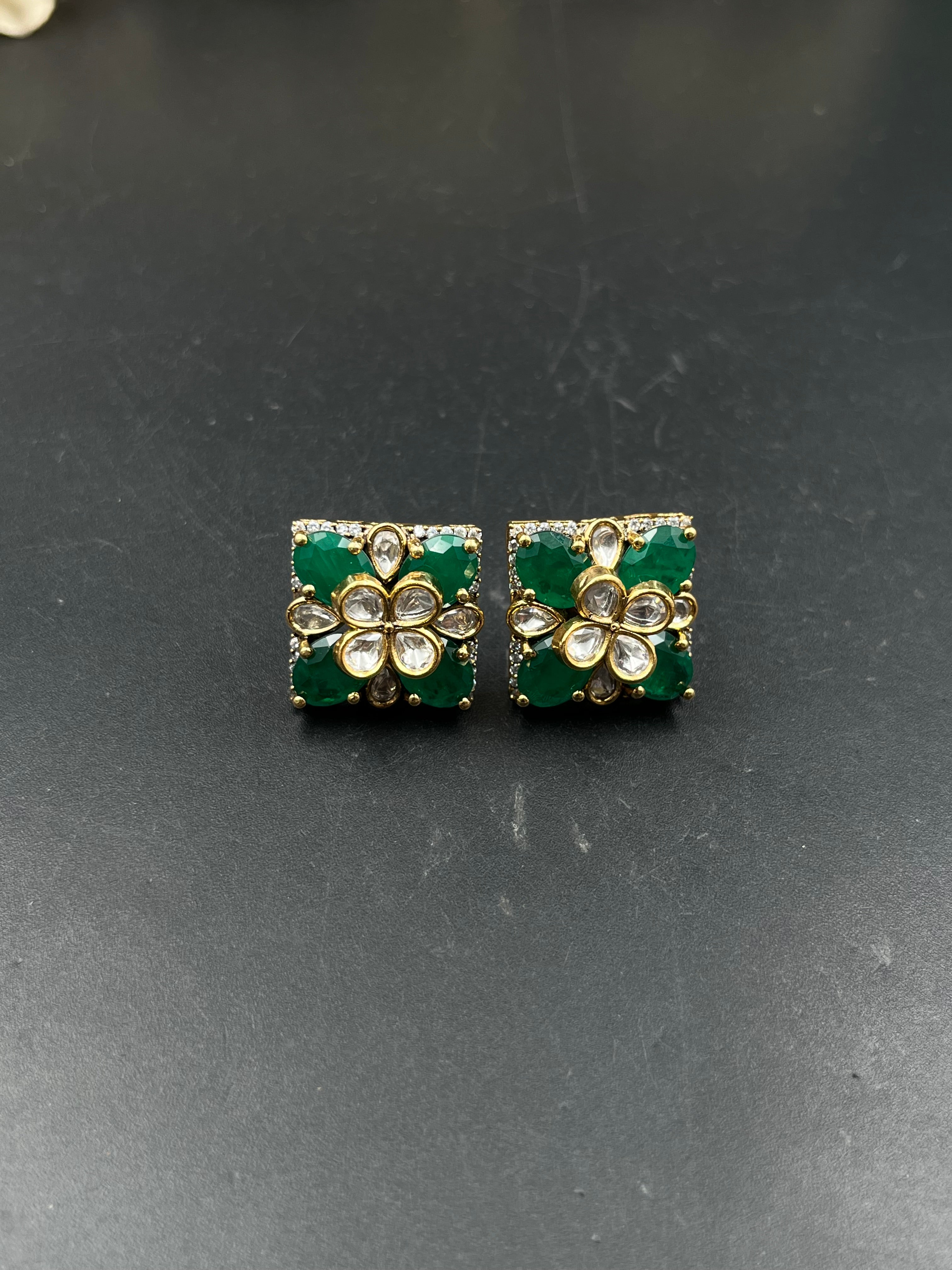 UMA EARRING