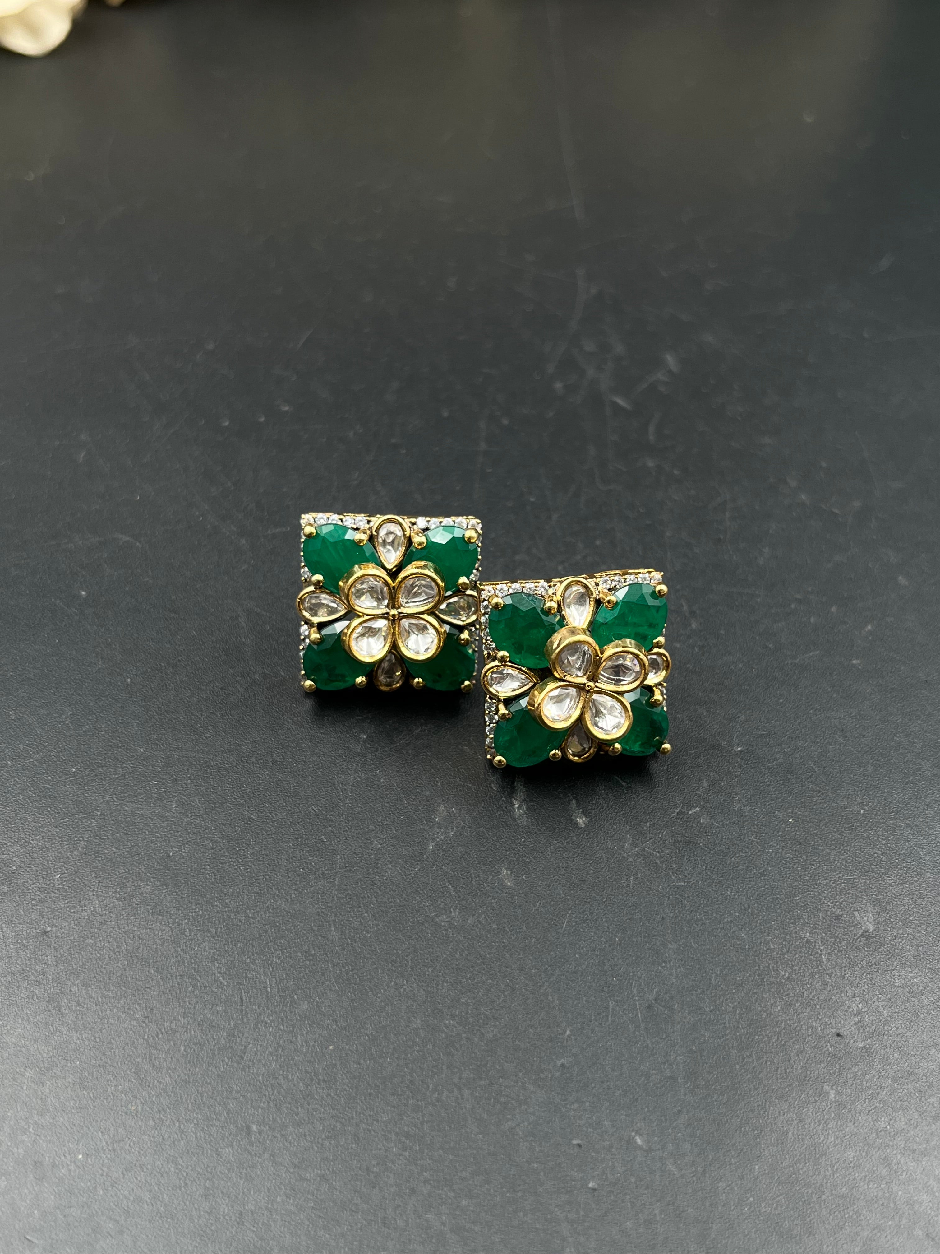 UMA EARRING