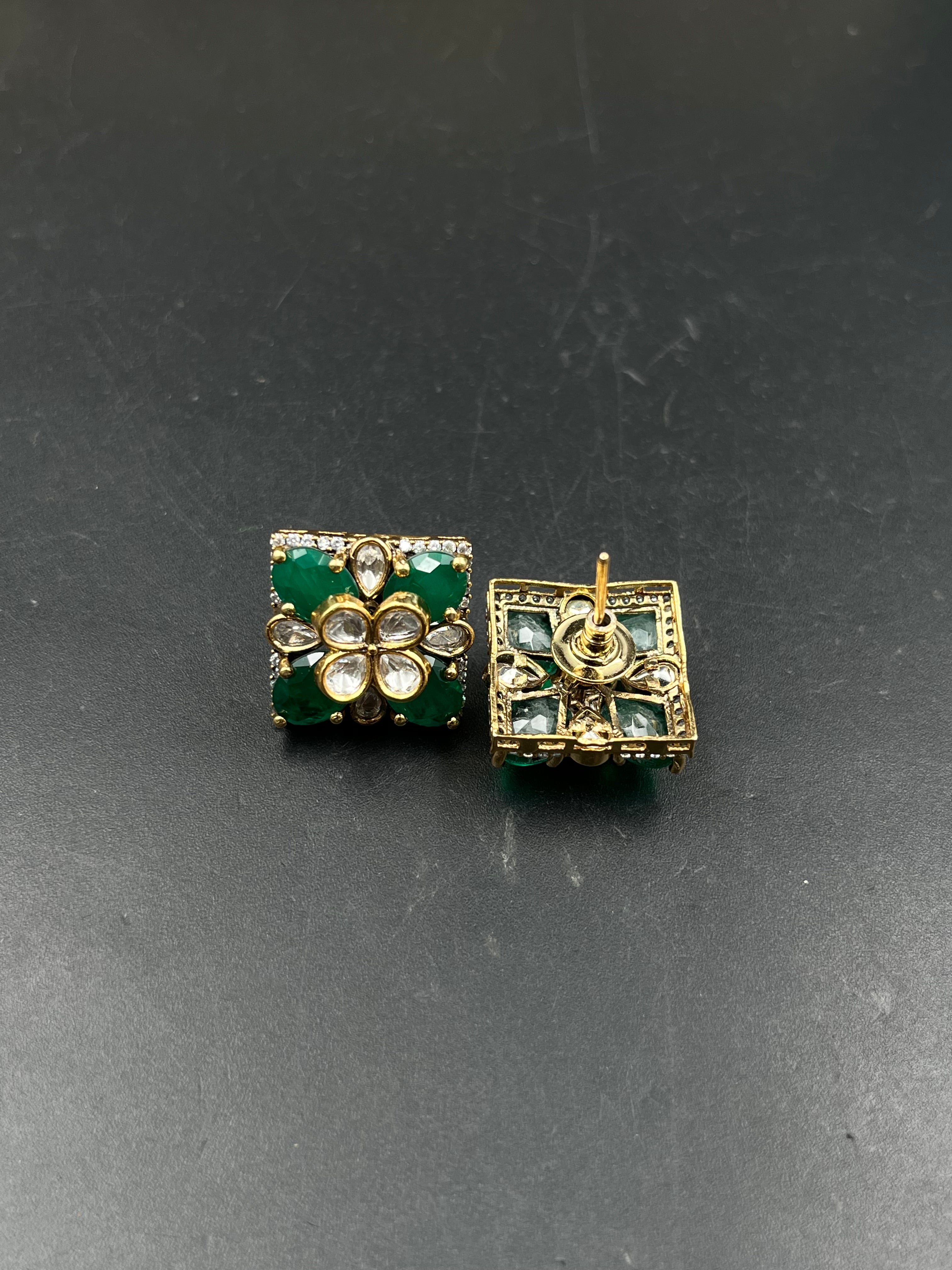 UMA EARRING
