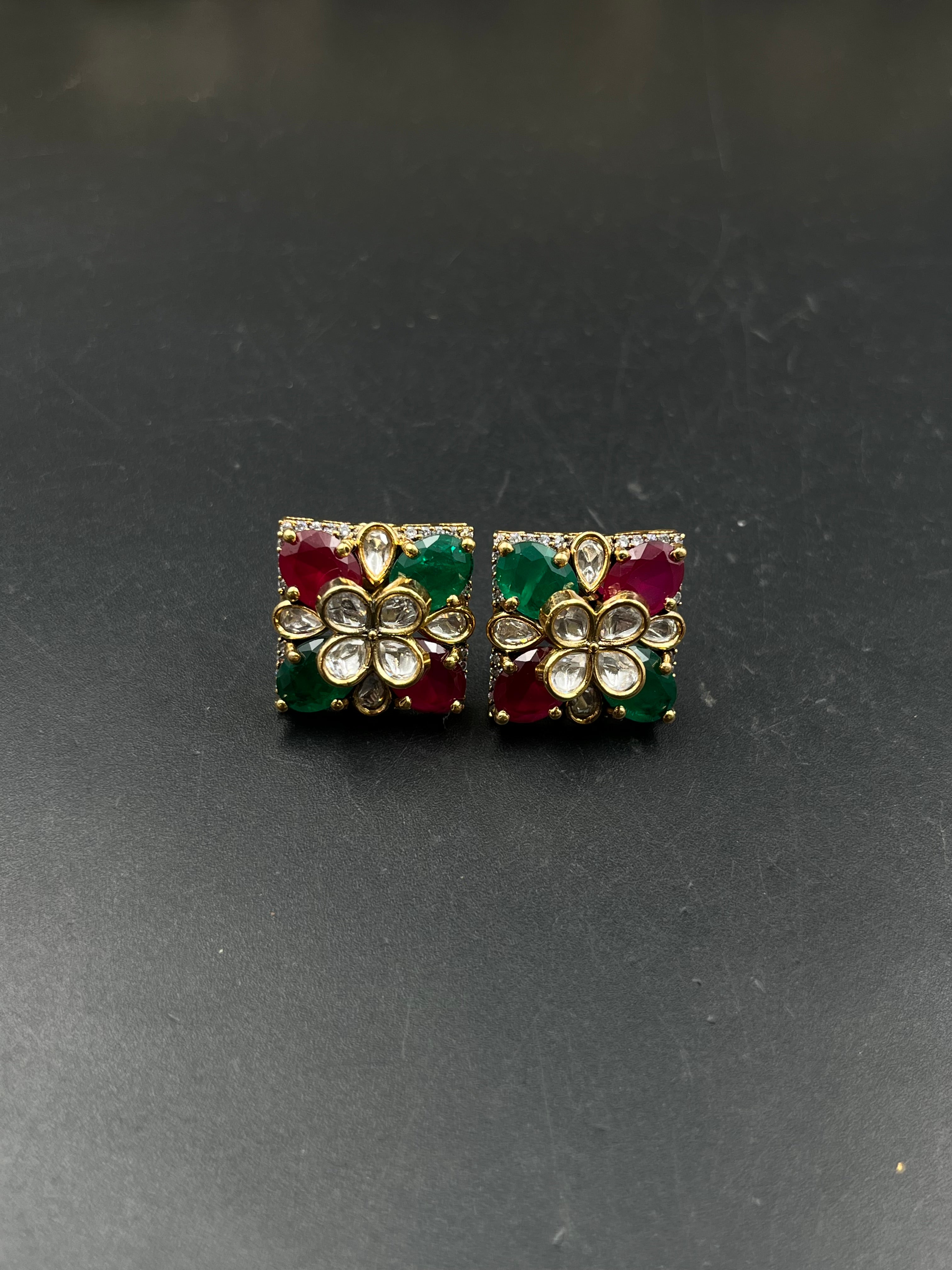 UMA EARRING