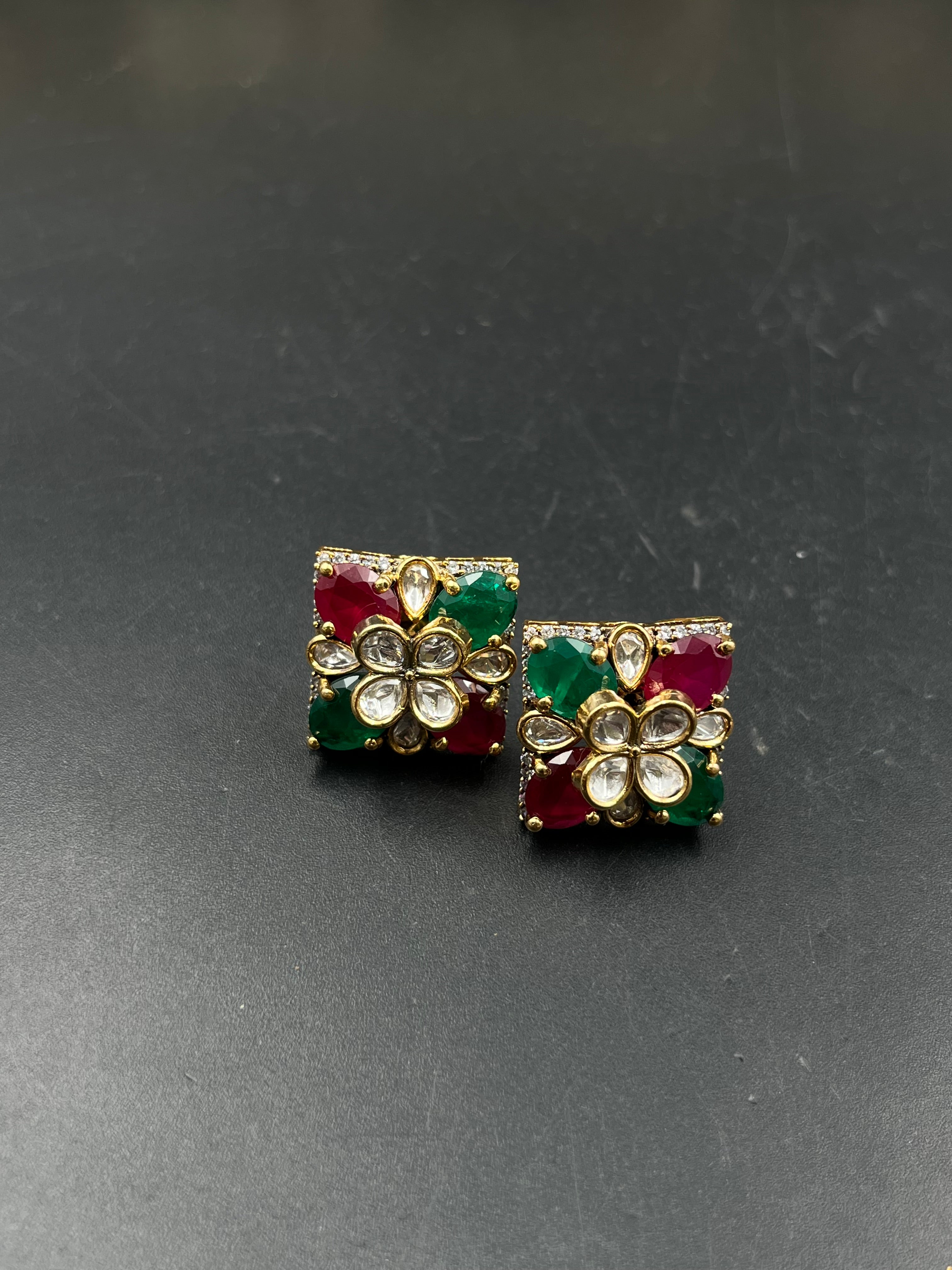 UMA EARRING