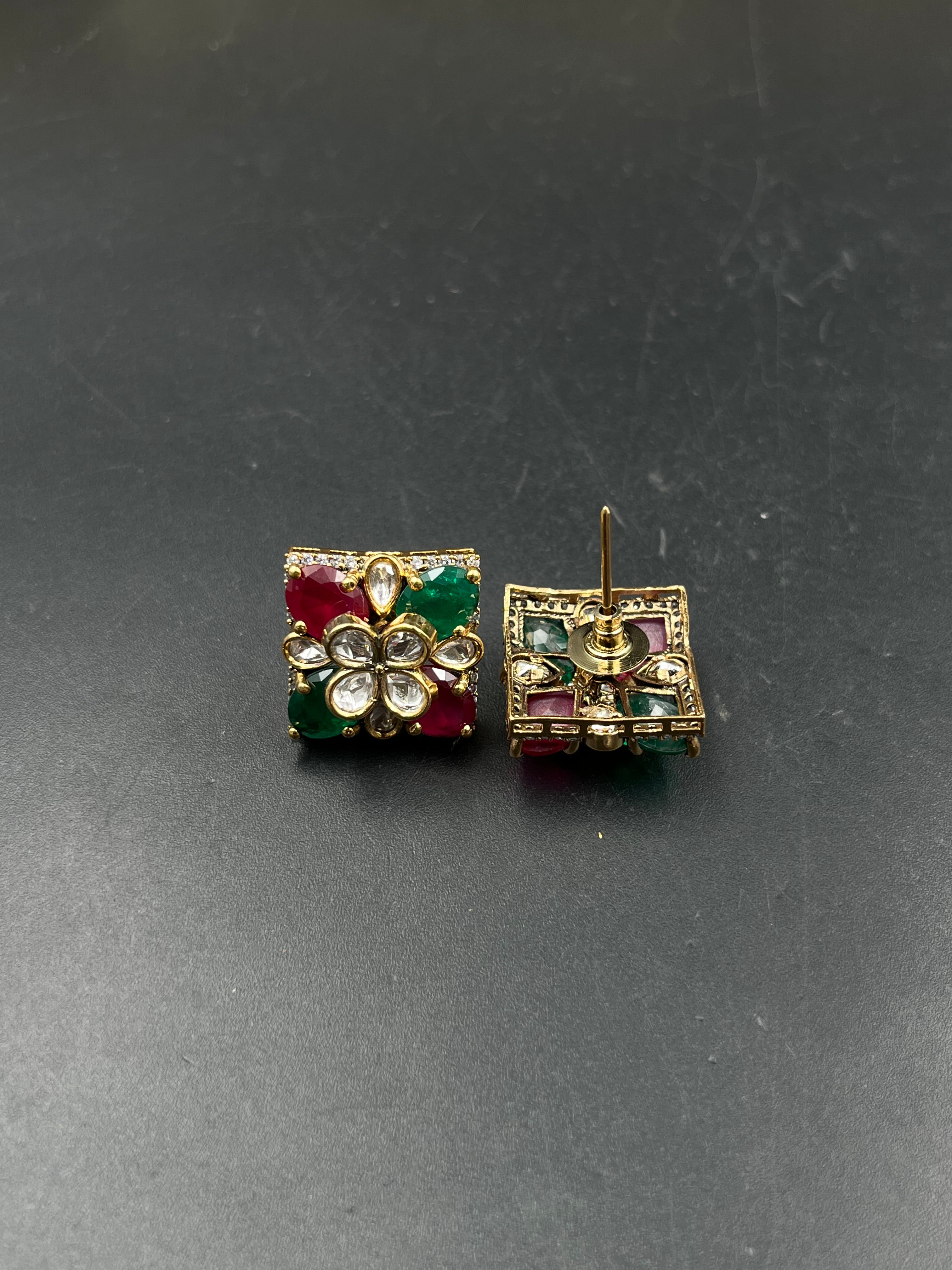 UMA EARRING