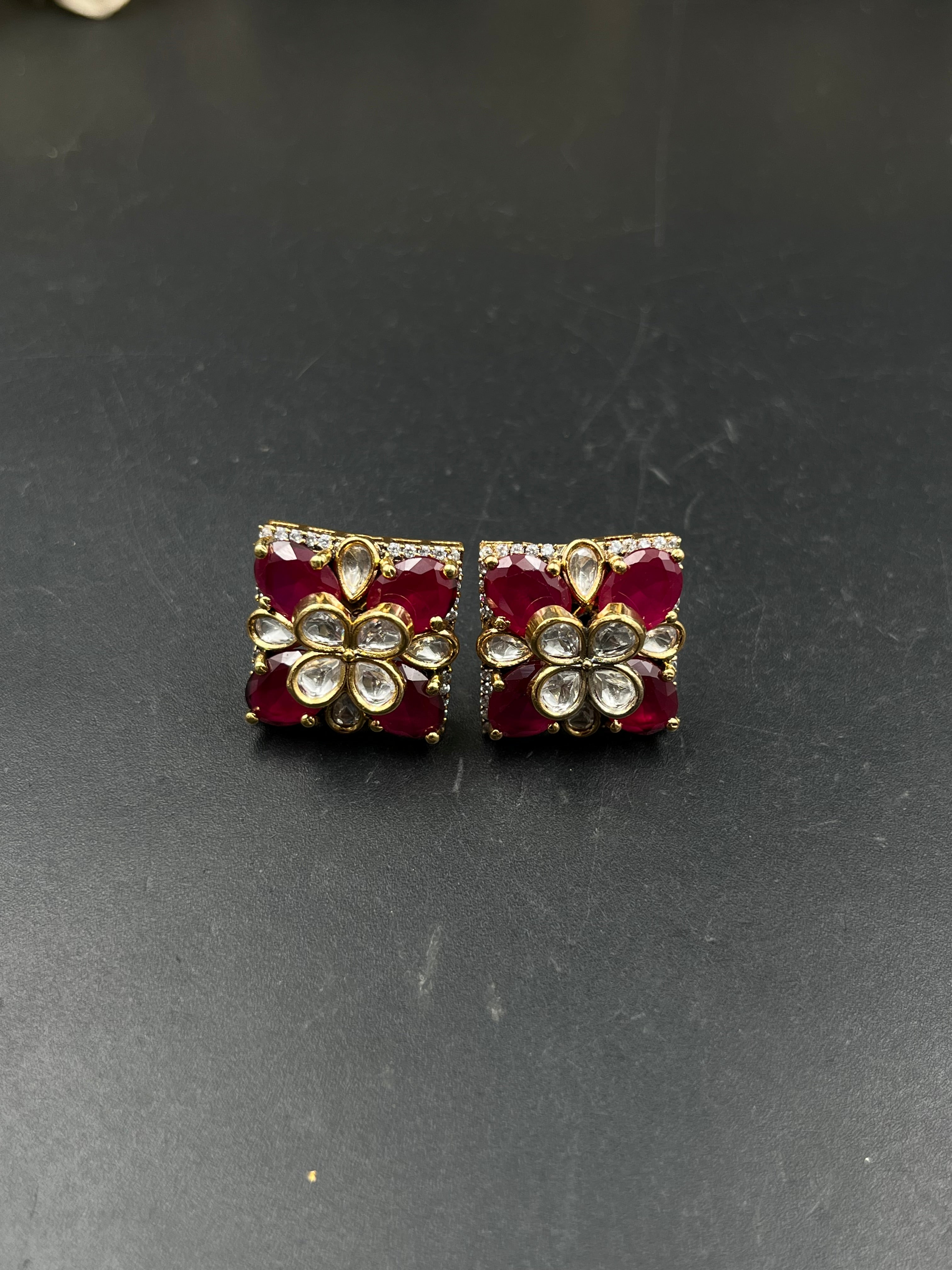 UMA EARRING