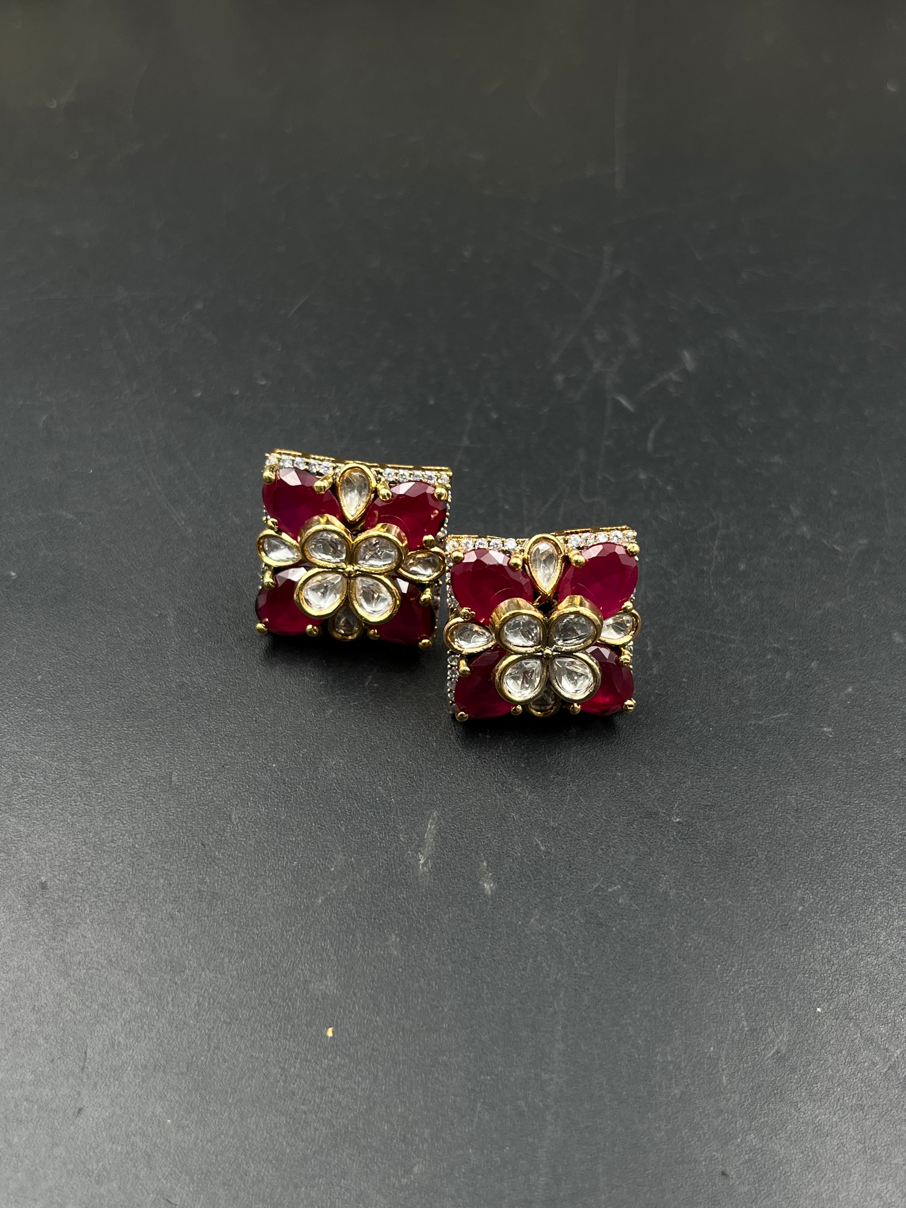 UMA EARRING