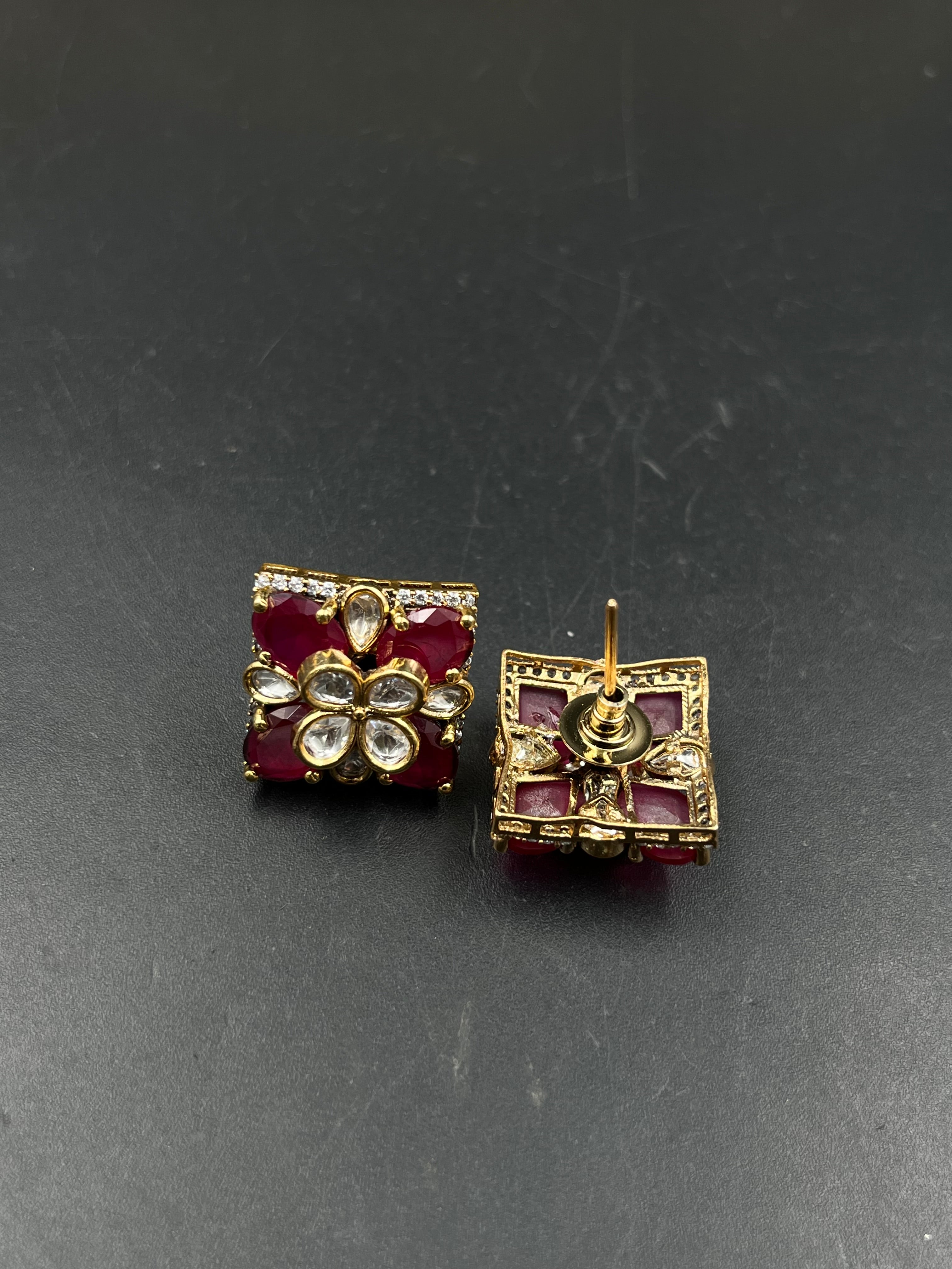 UMA EARRING