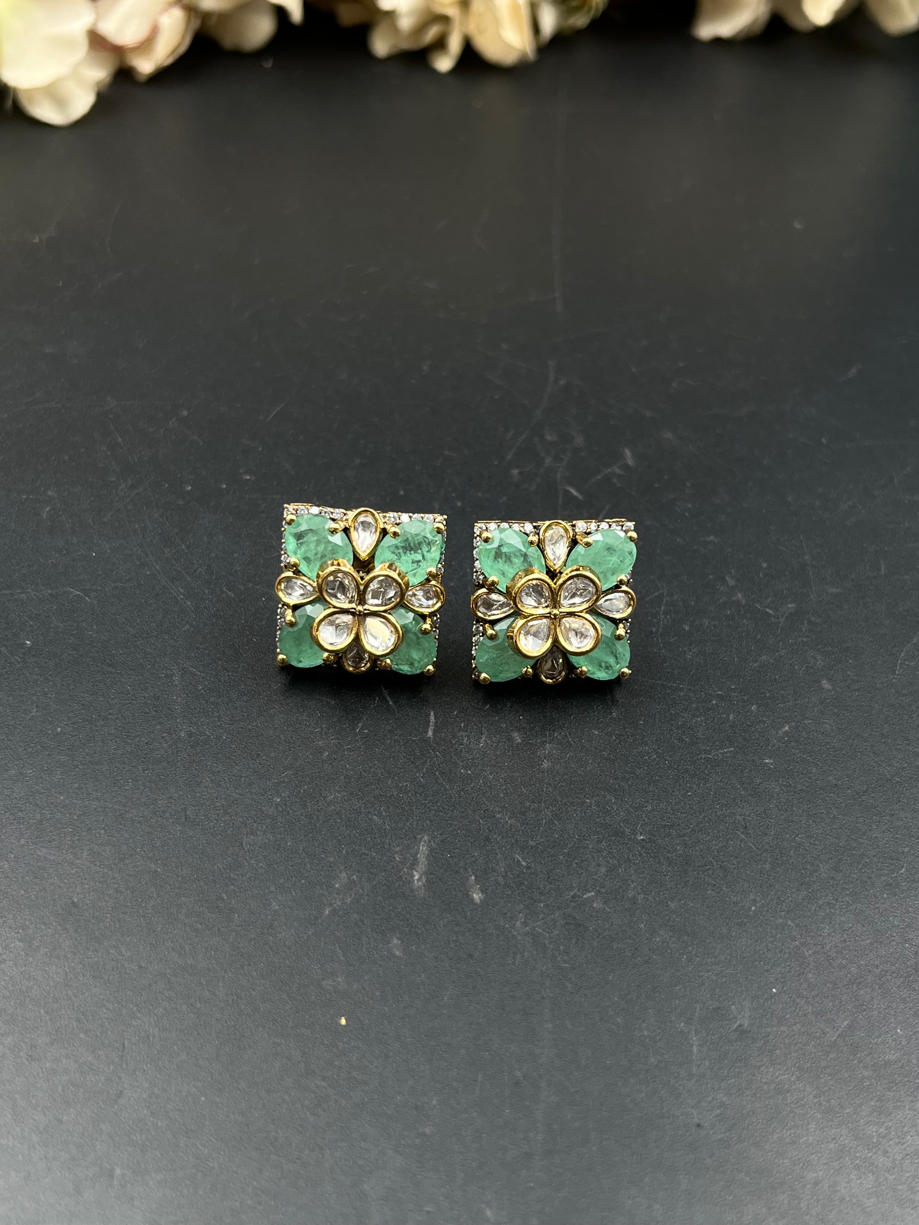 UMA EARRING