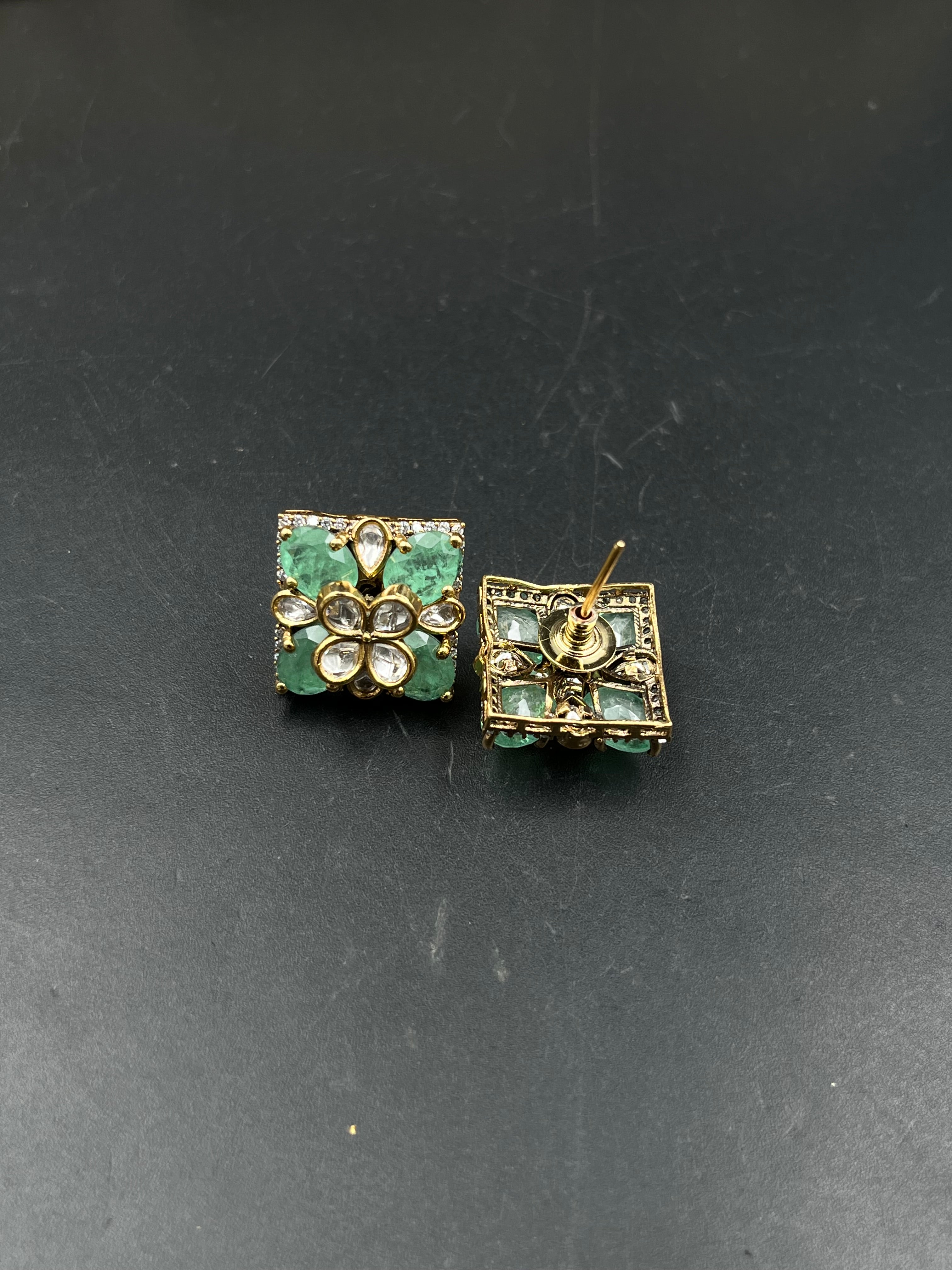 UMA EARRING