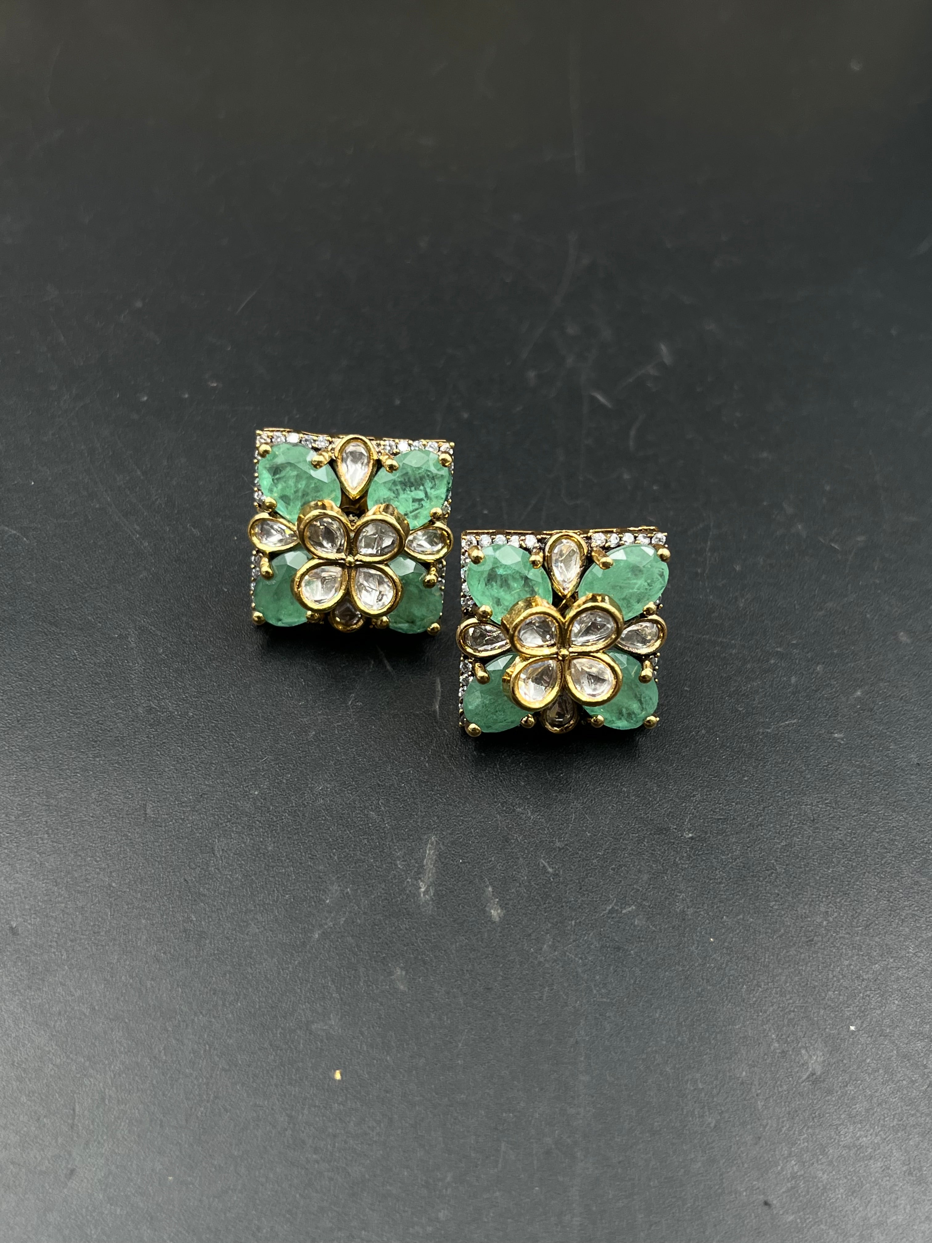 UMA EARRING