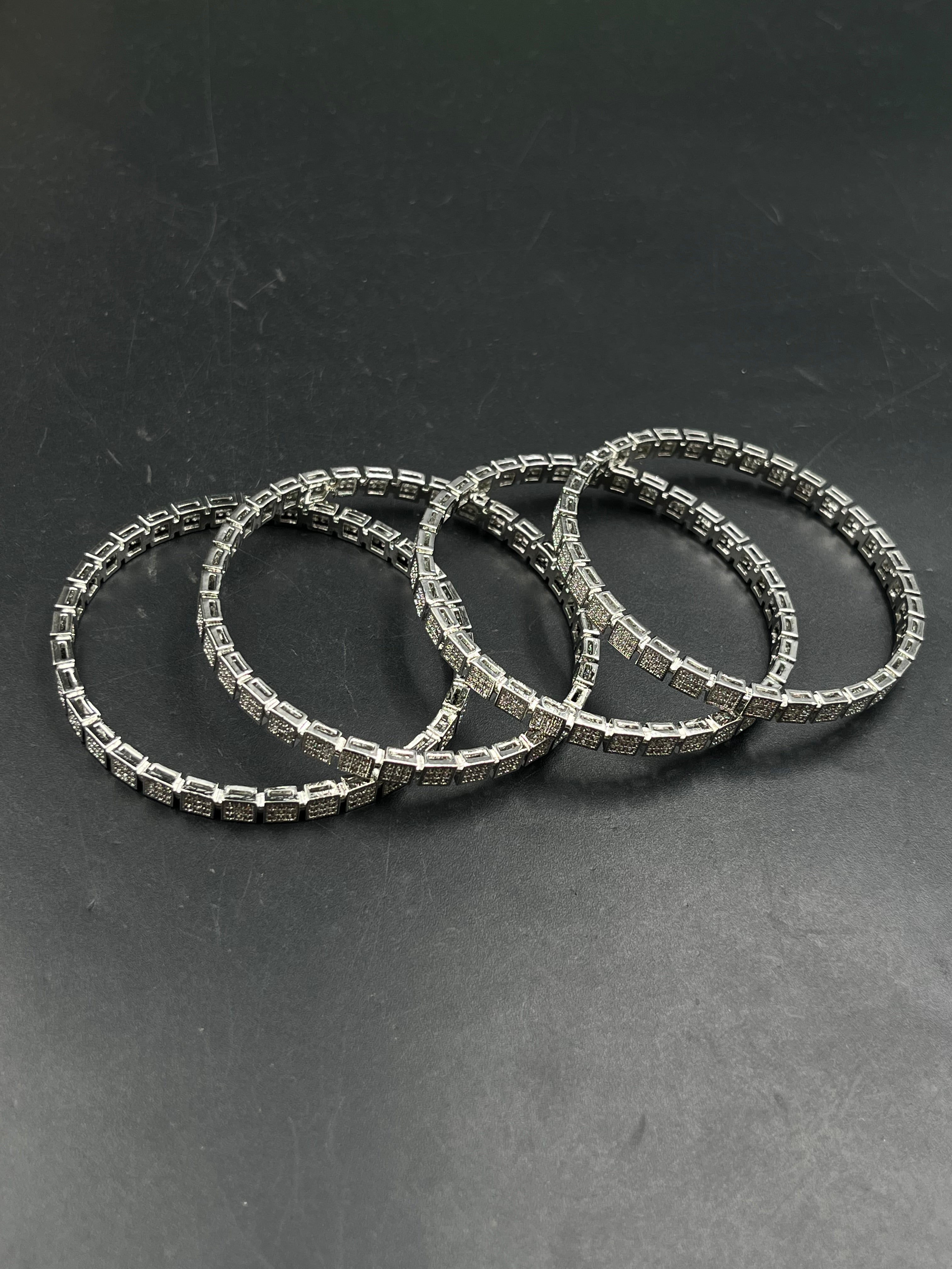 FIZZA BANGLE