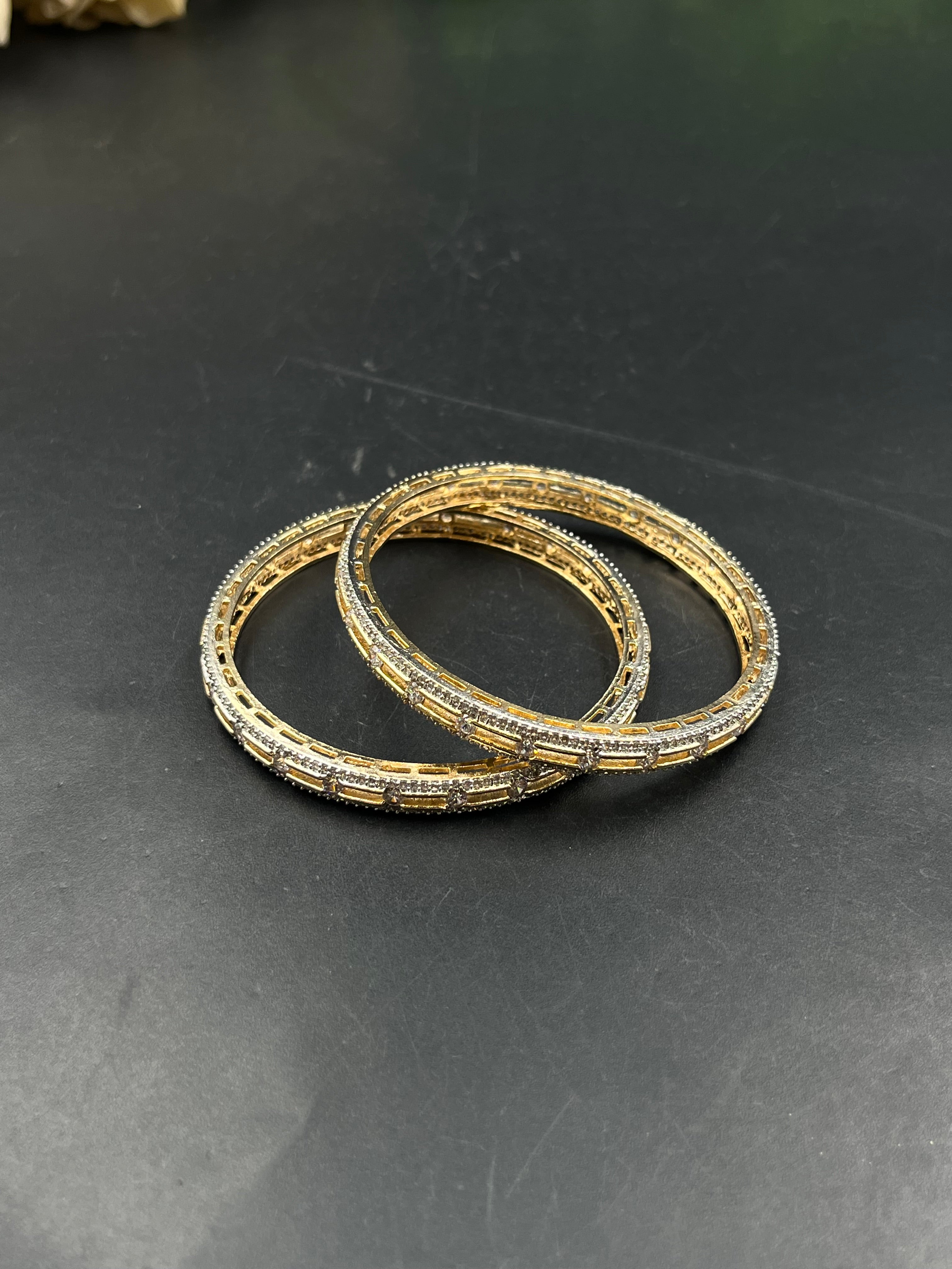 SHELUA BANGLE