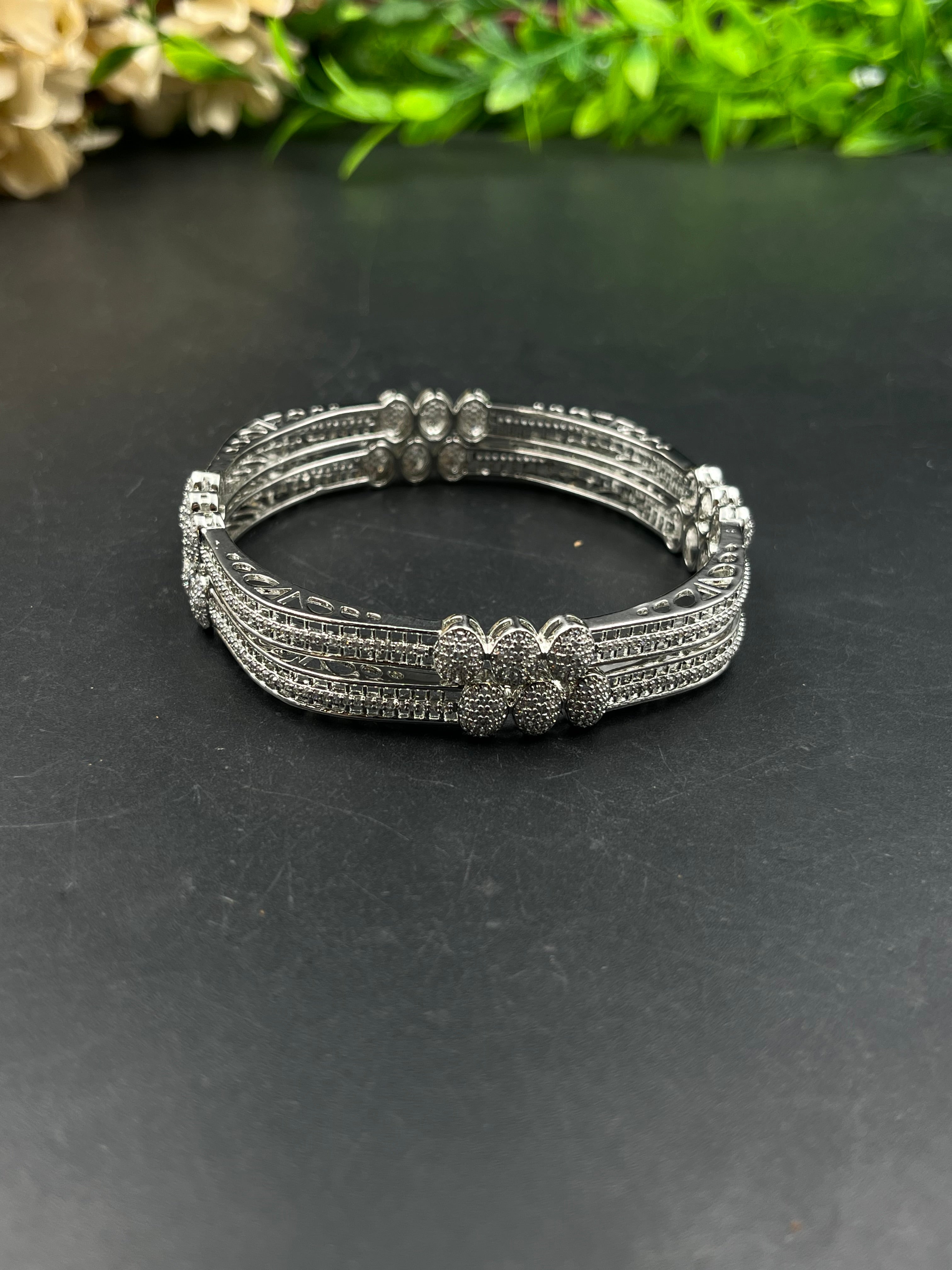 MEDU BANGLE