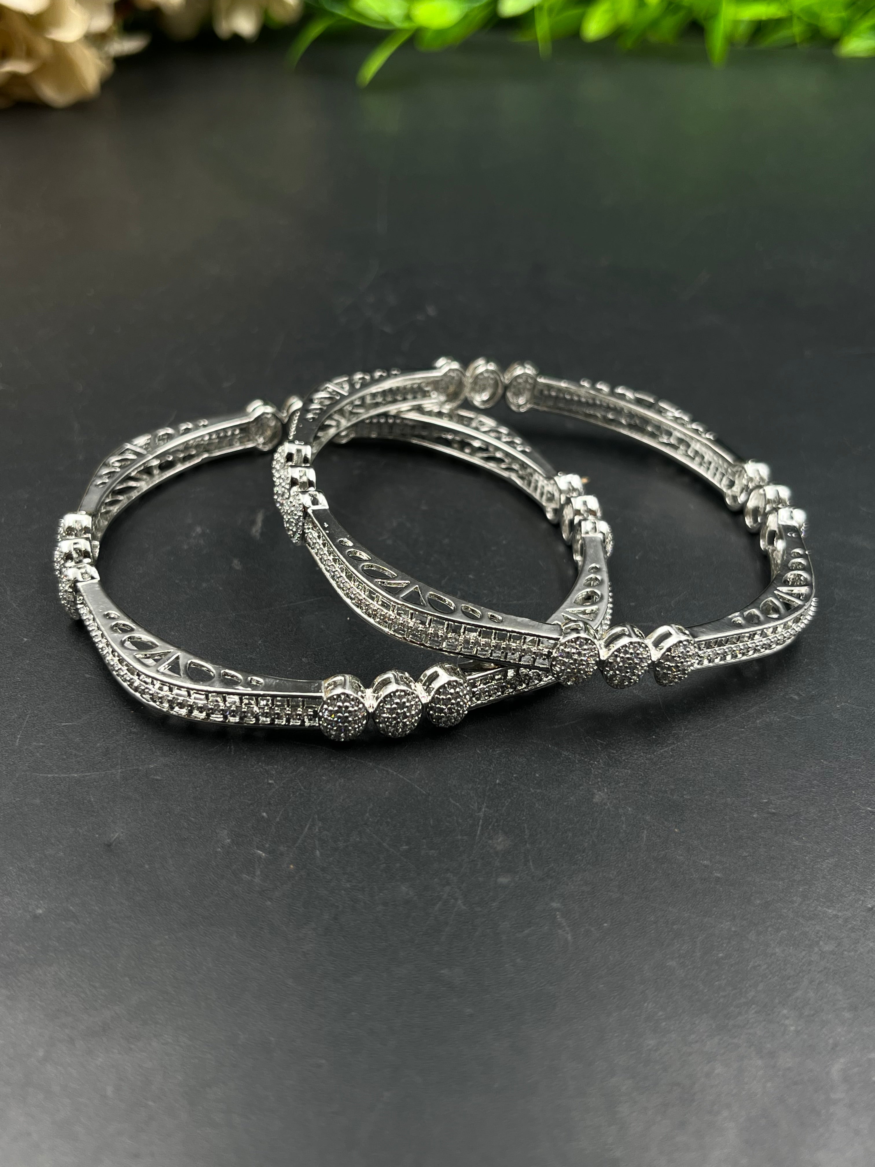 MEDU BANGLE