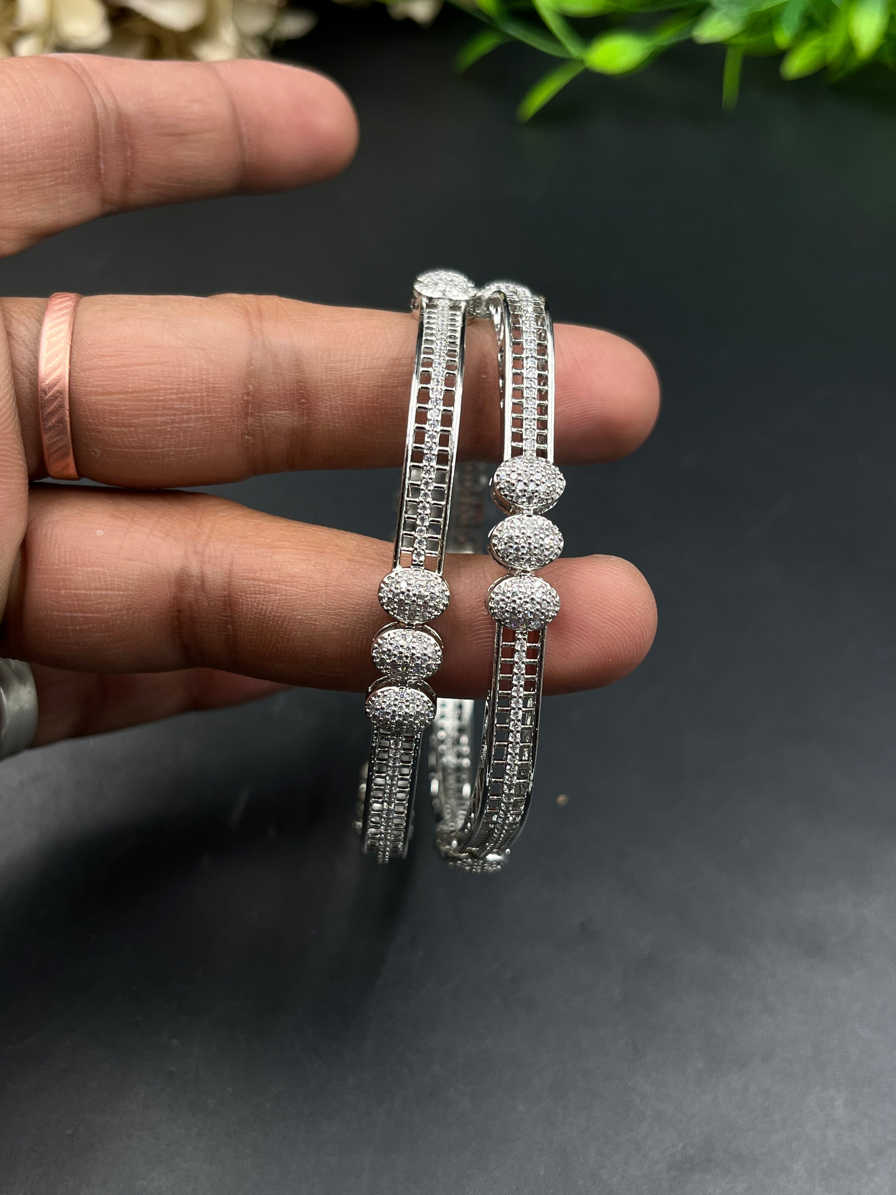 MEDU BANGLE