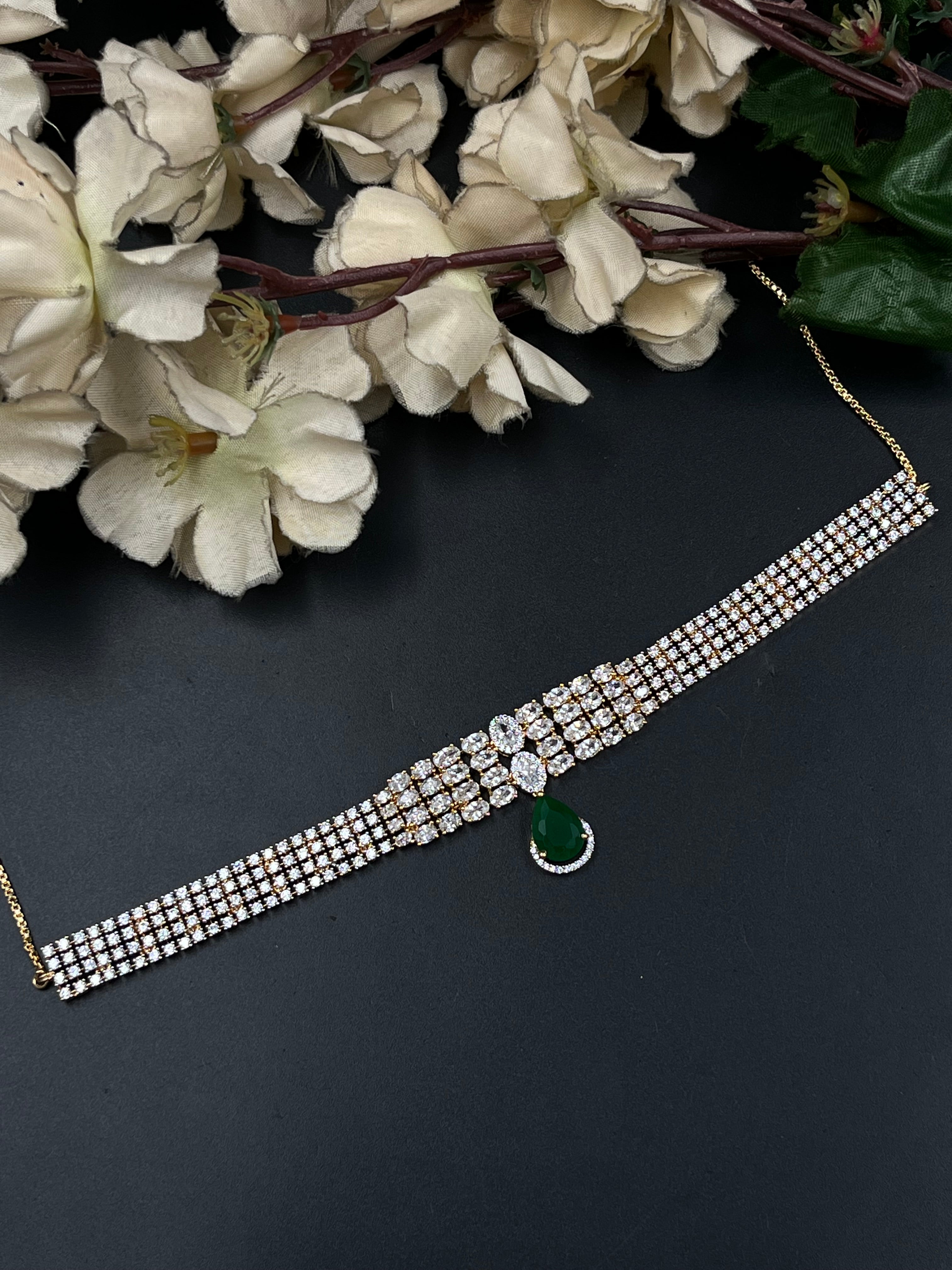 LIO NECKLACE