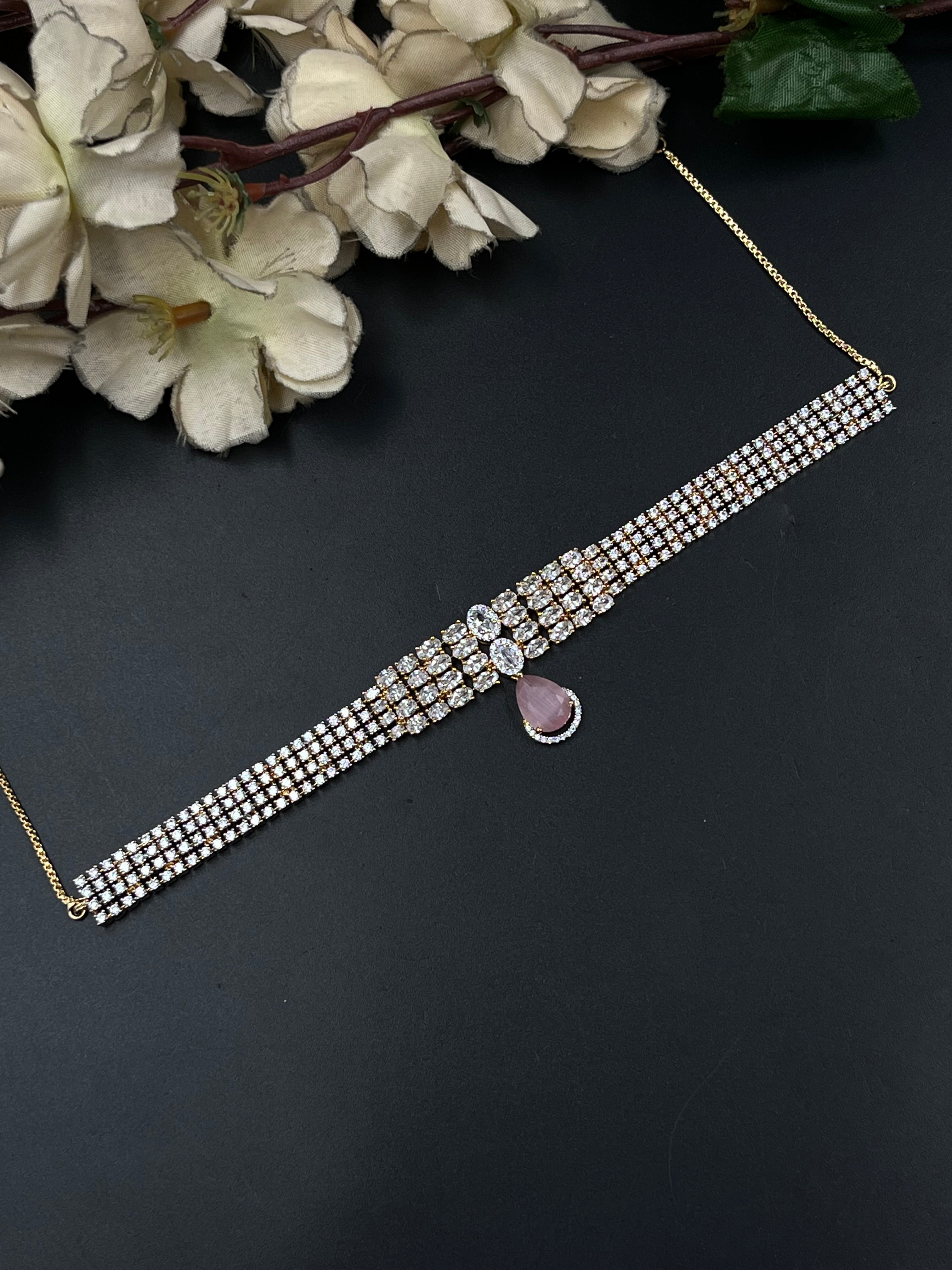 LIO NECKLACE