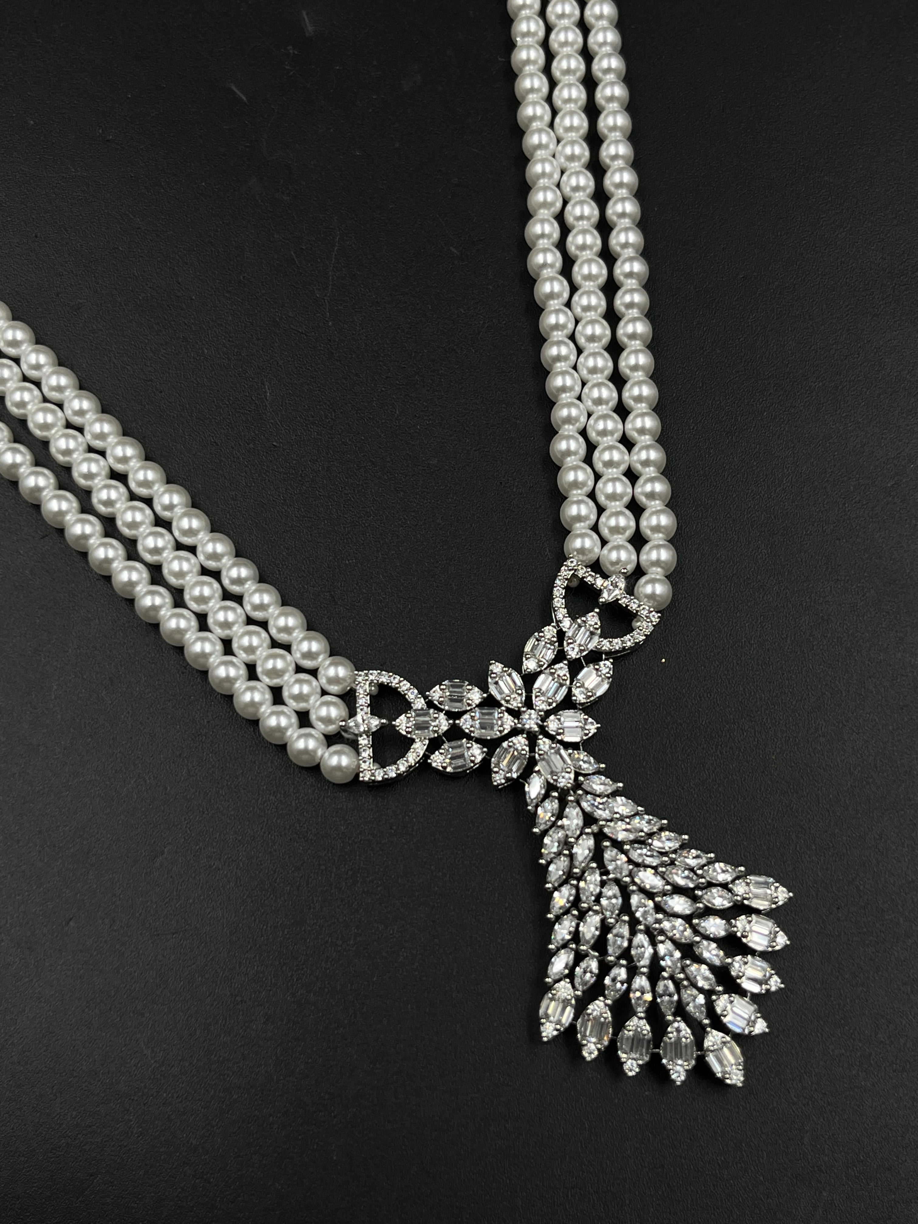 LIYAS NECKLACE