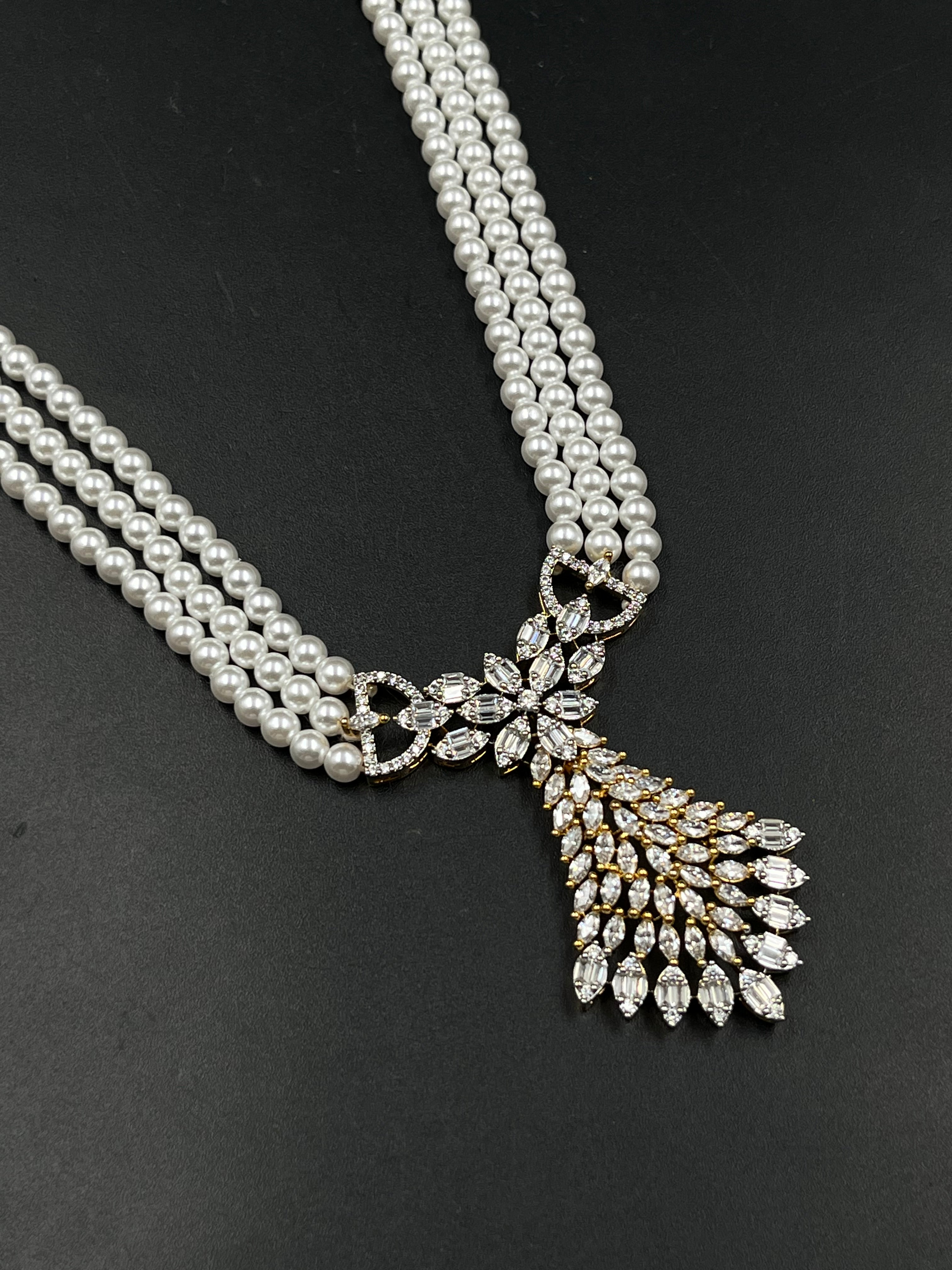 LIYAS NECKLACE
