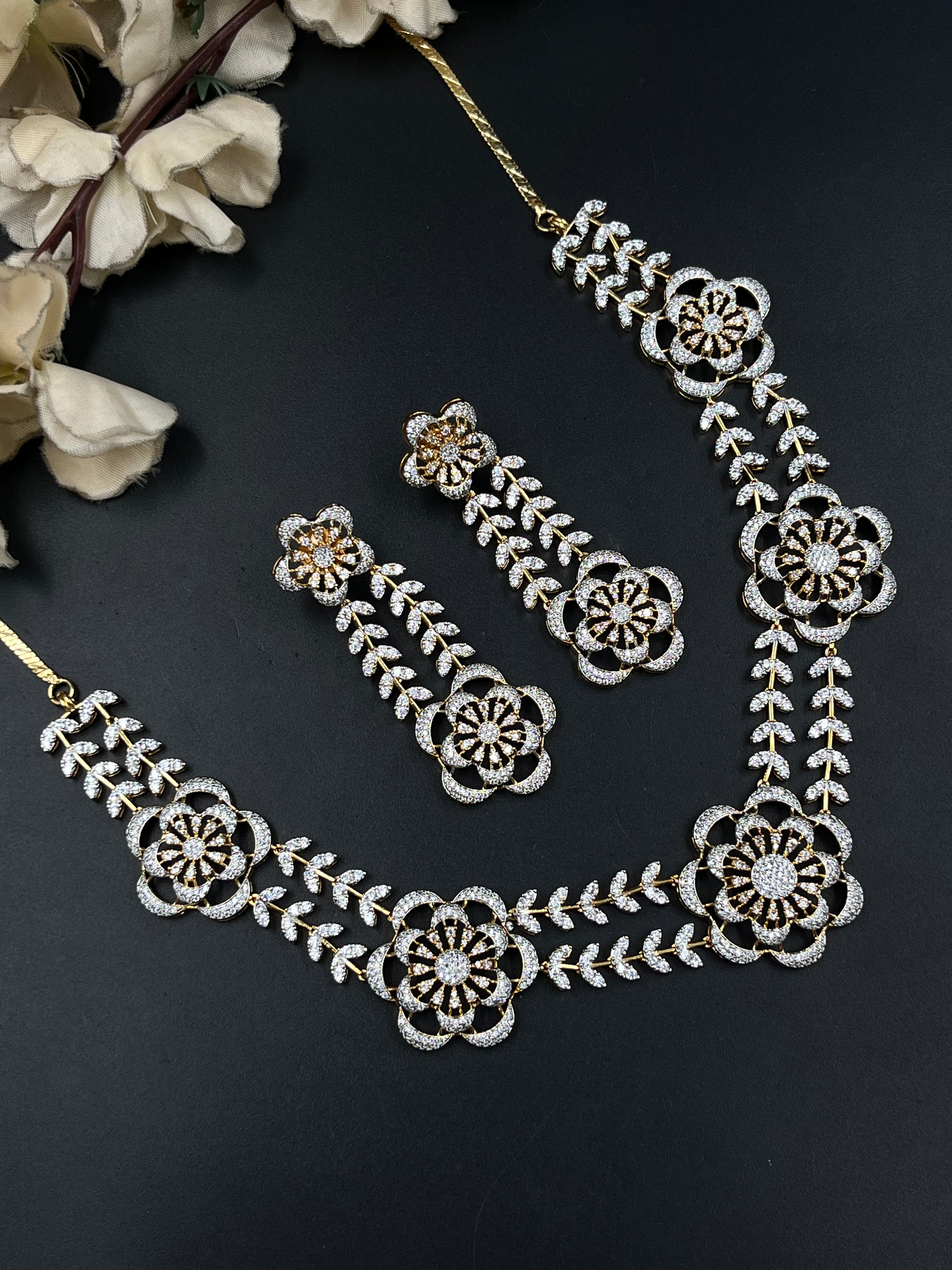 CALA NECKLACE