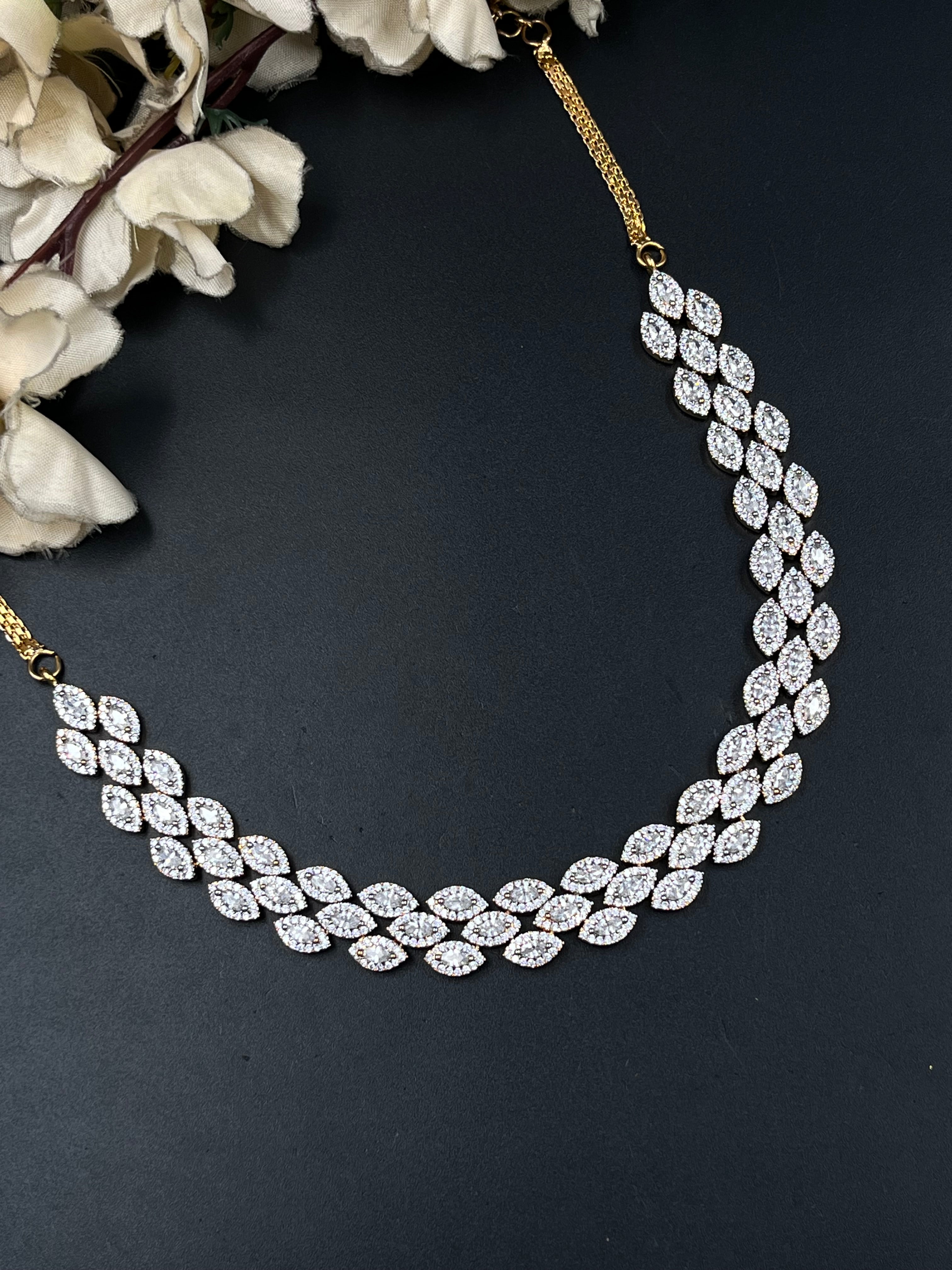 JADWA NECKLACE