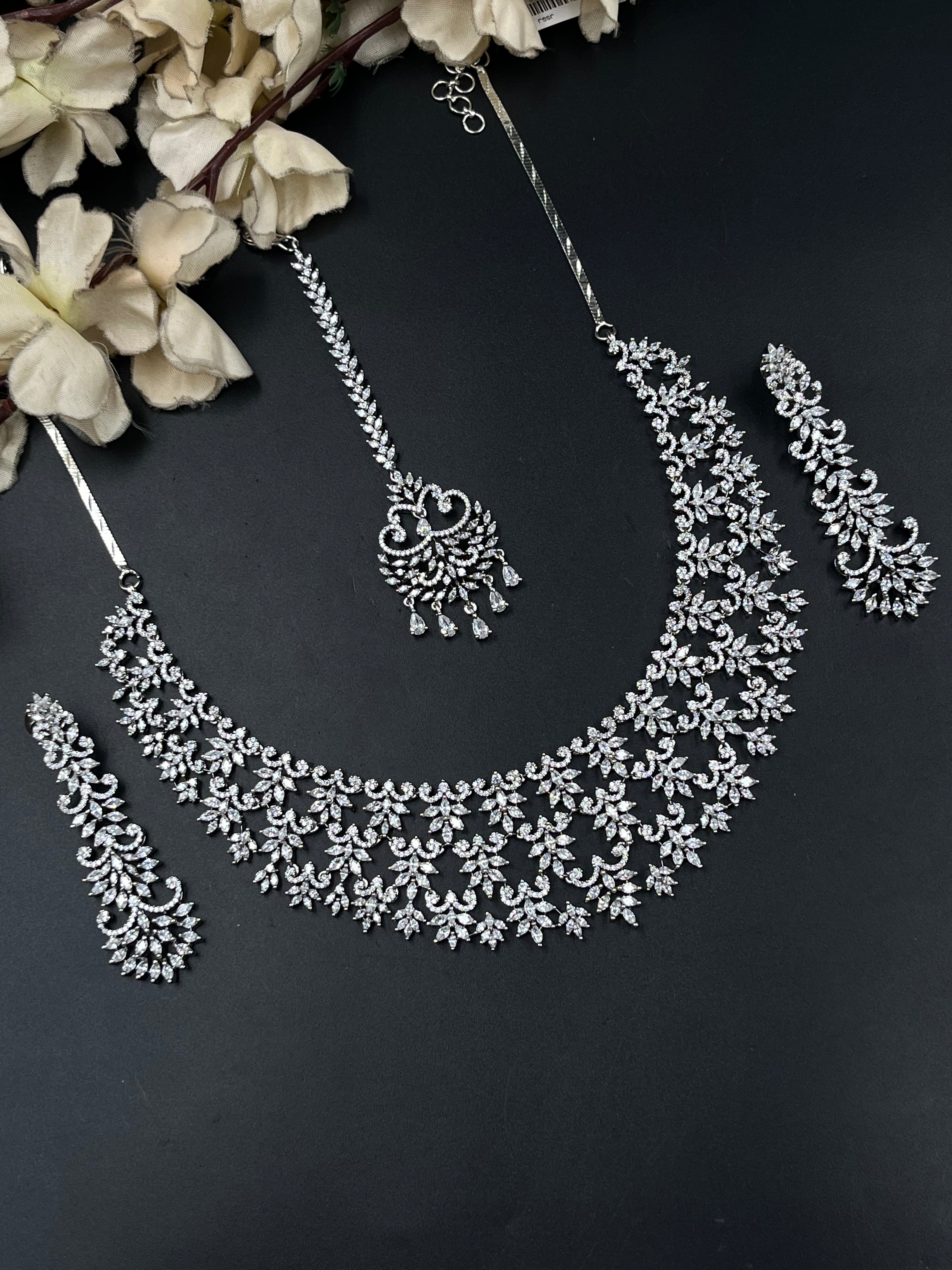 AFRA NECKLACE