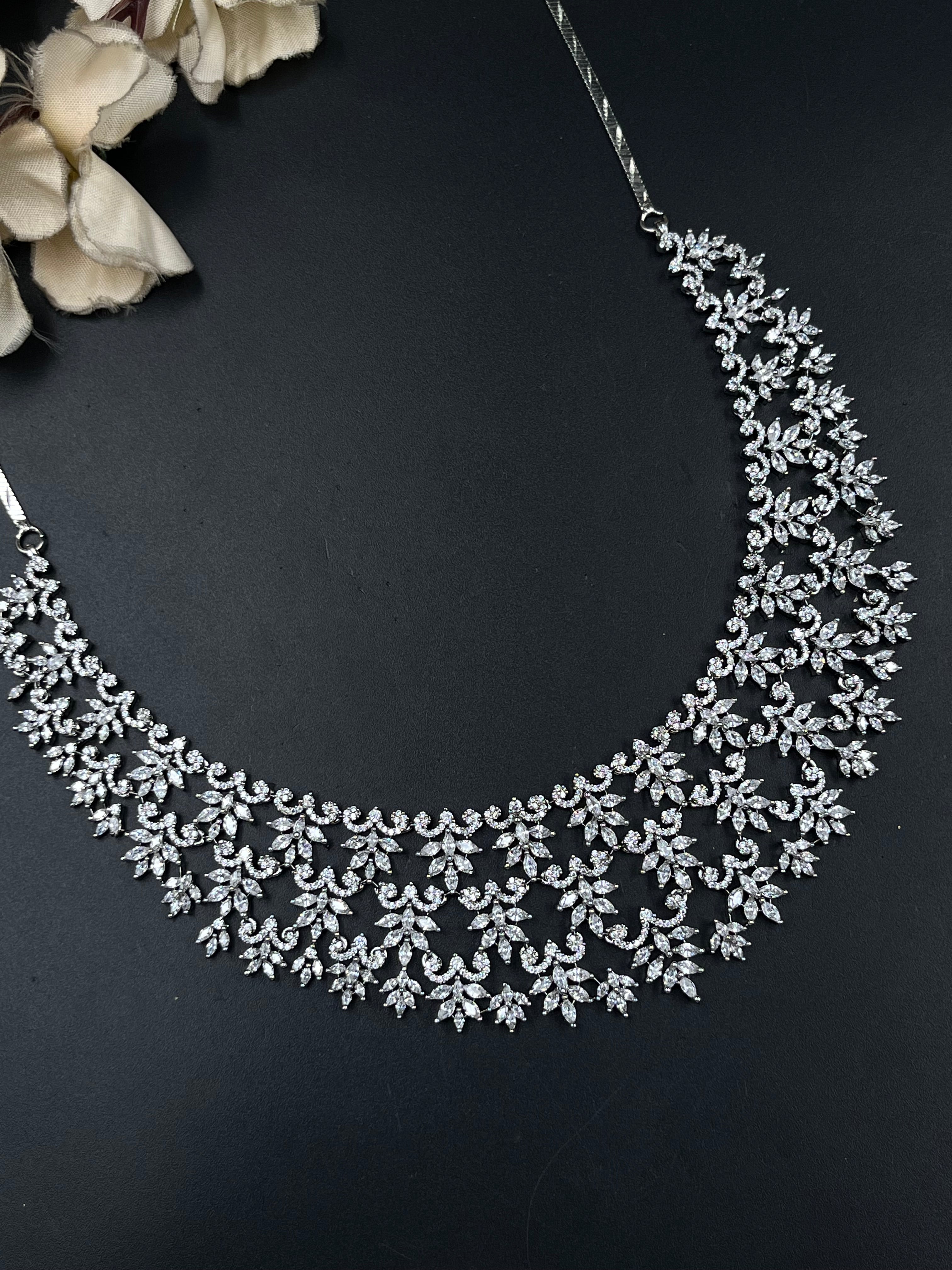 AFRA NECKLACE