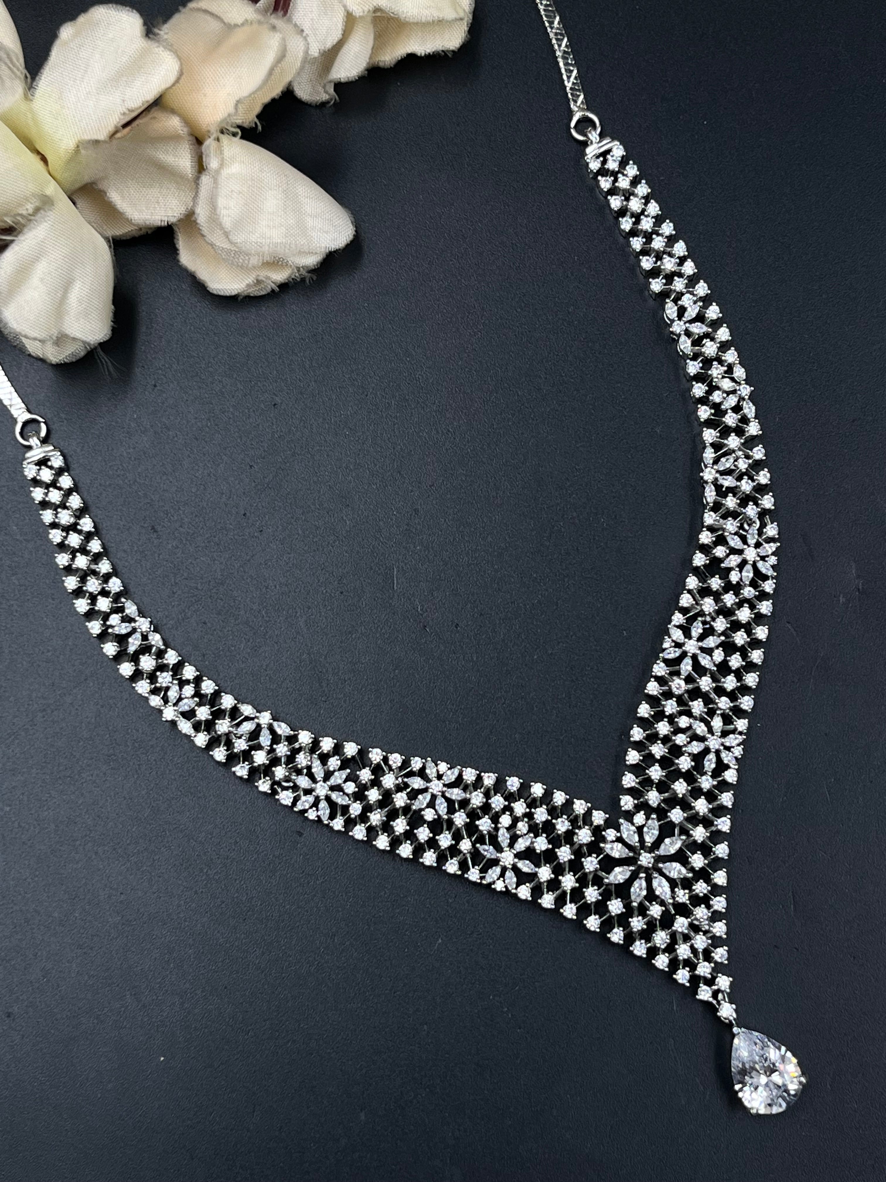 JIHAN NECKLACE