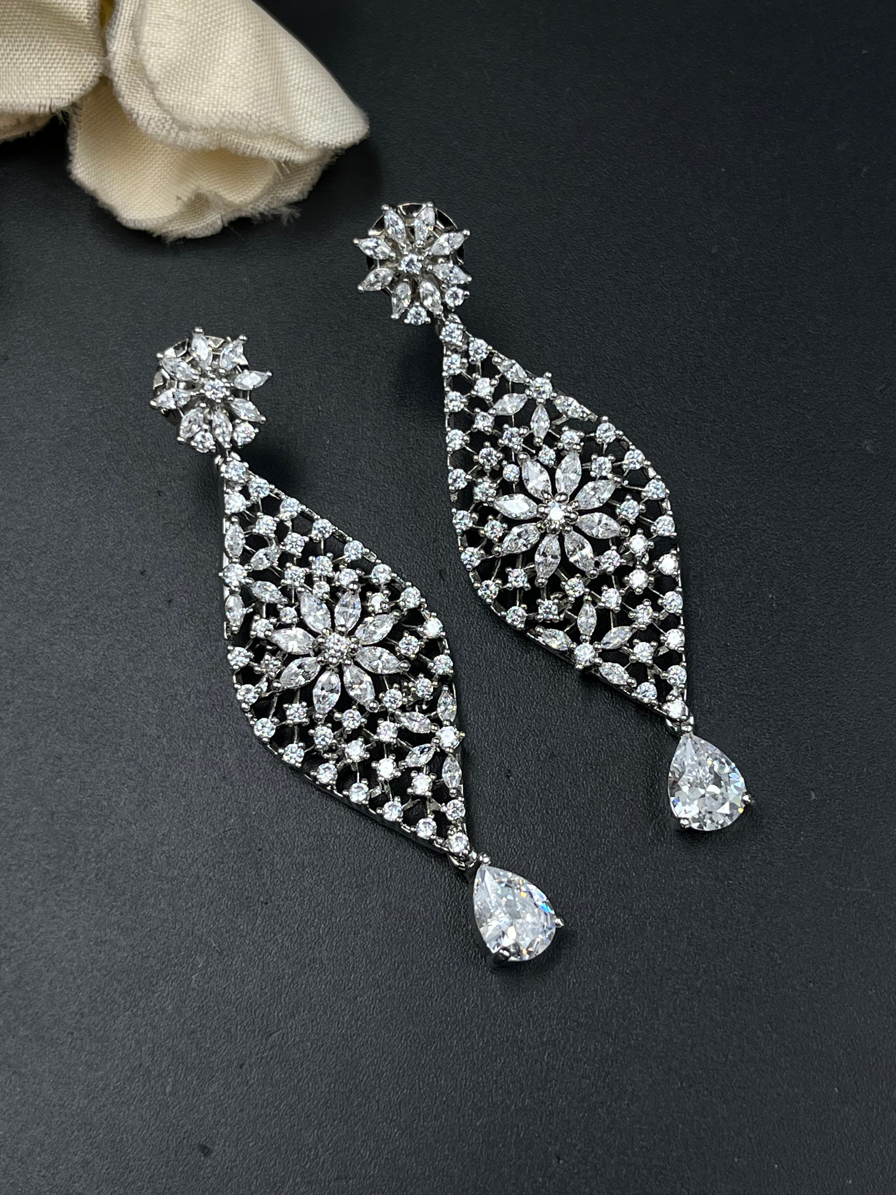 JIHAN NECKLACE