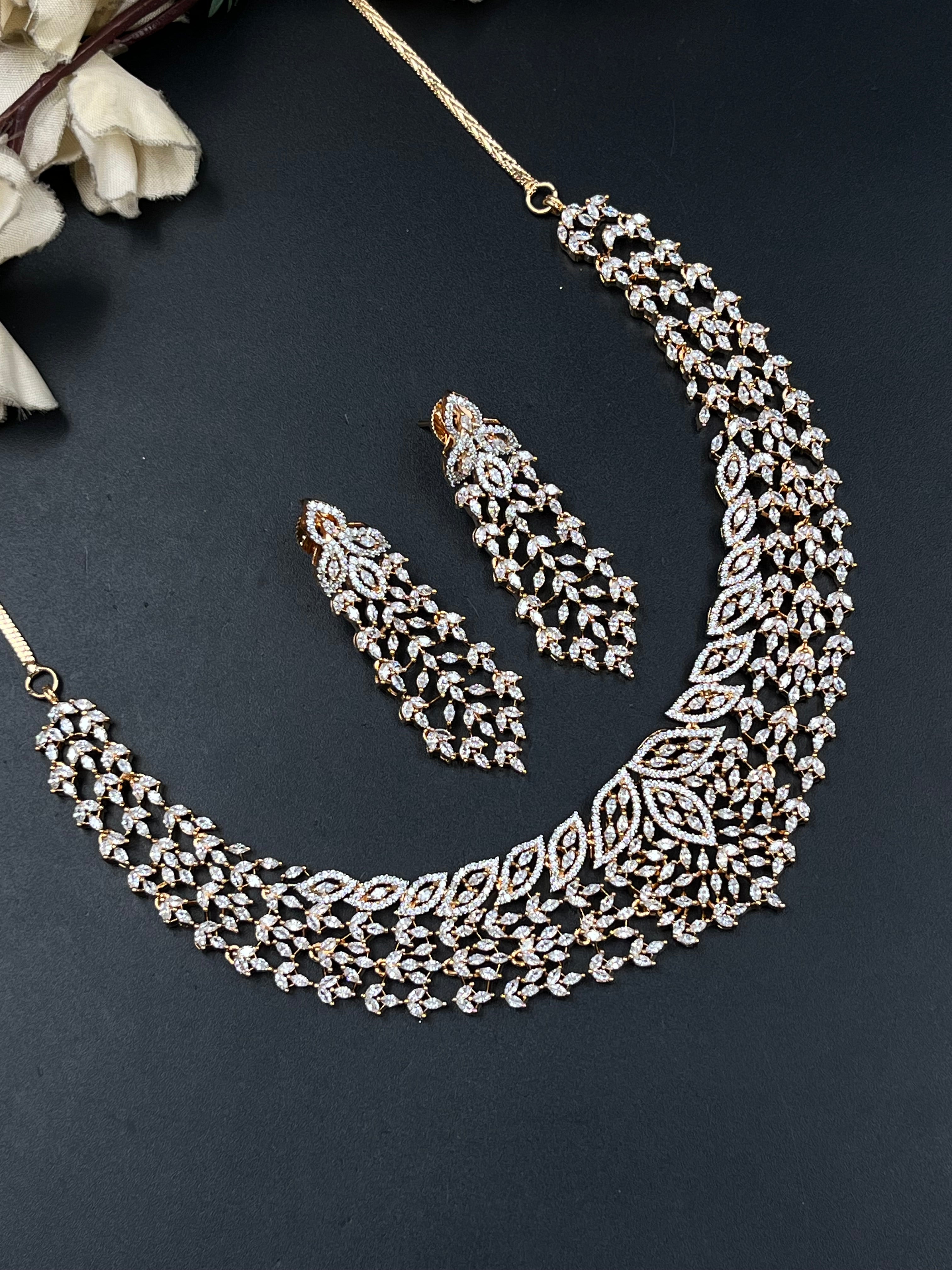 SINO NECKLACE