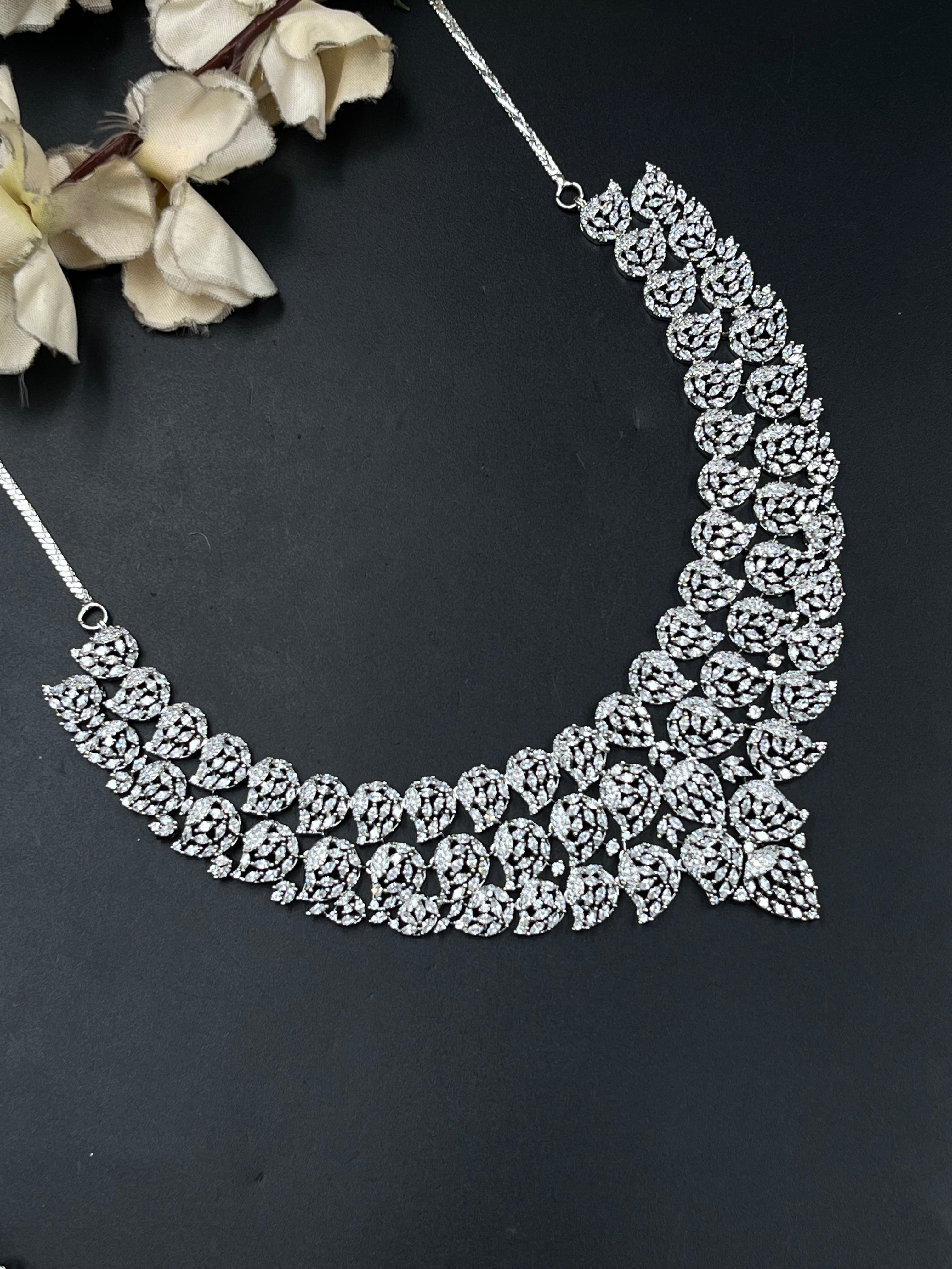 ROOPSA NECKLACE