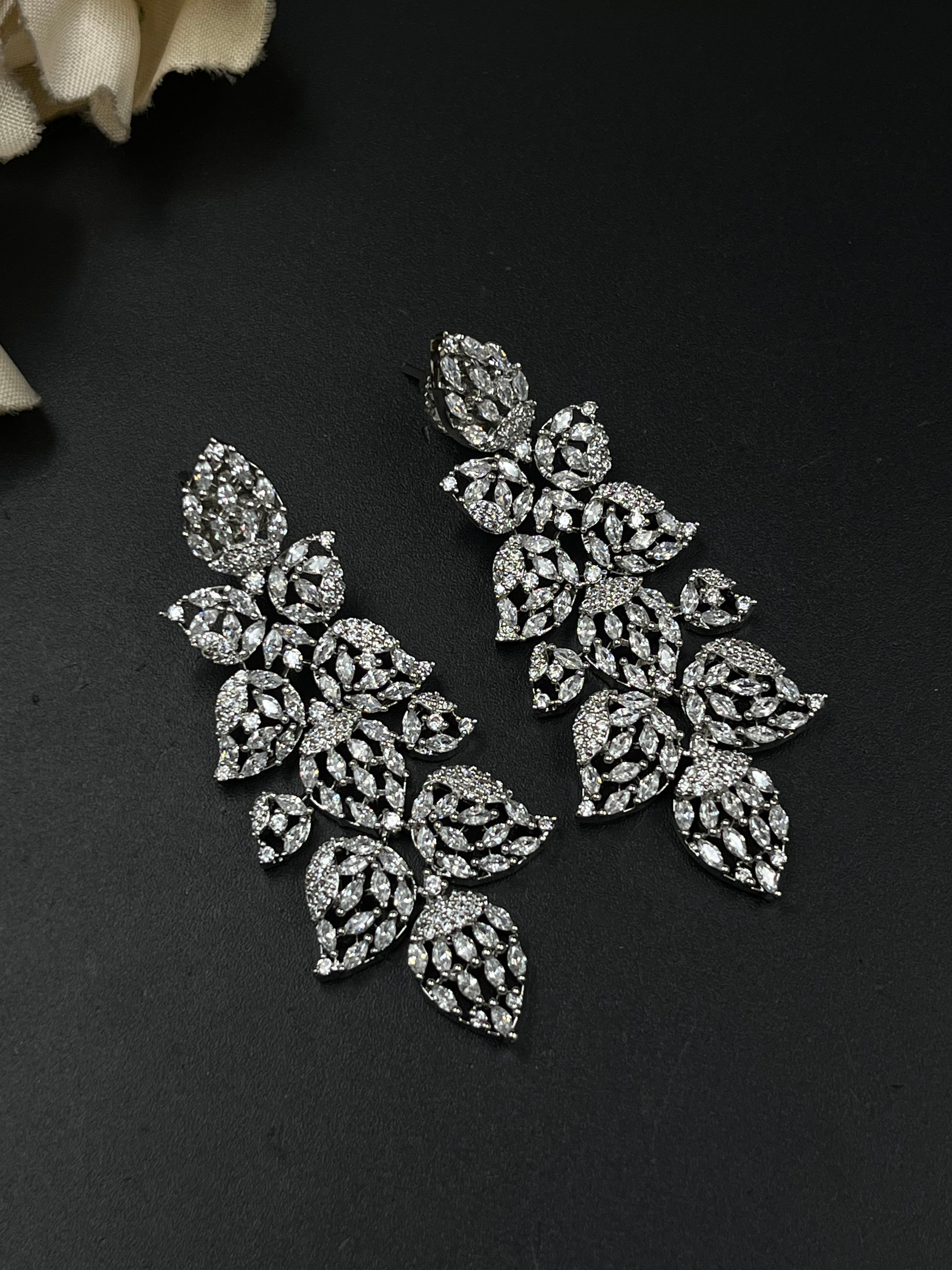 ROOPSA NECKLACE