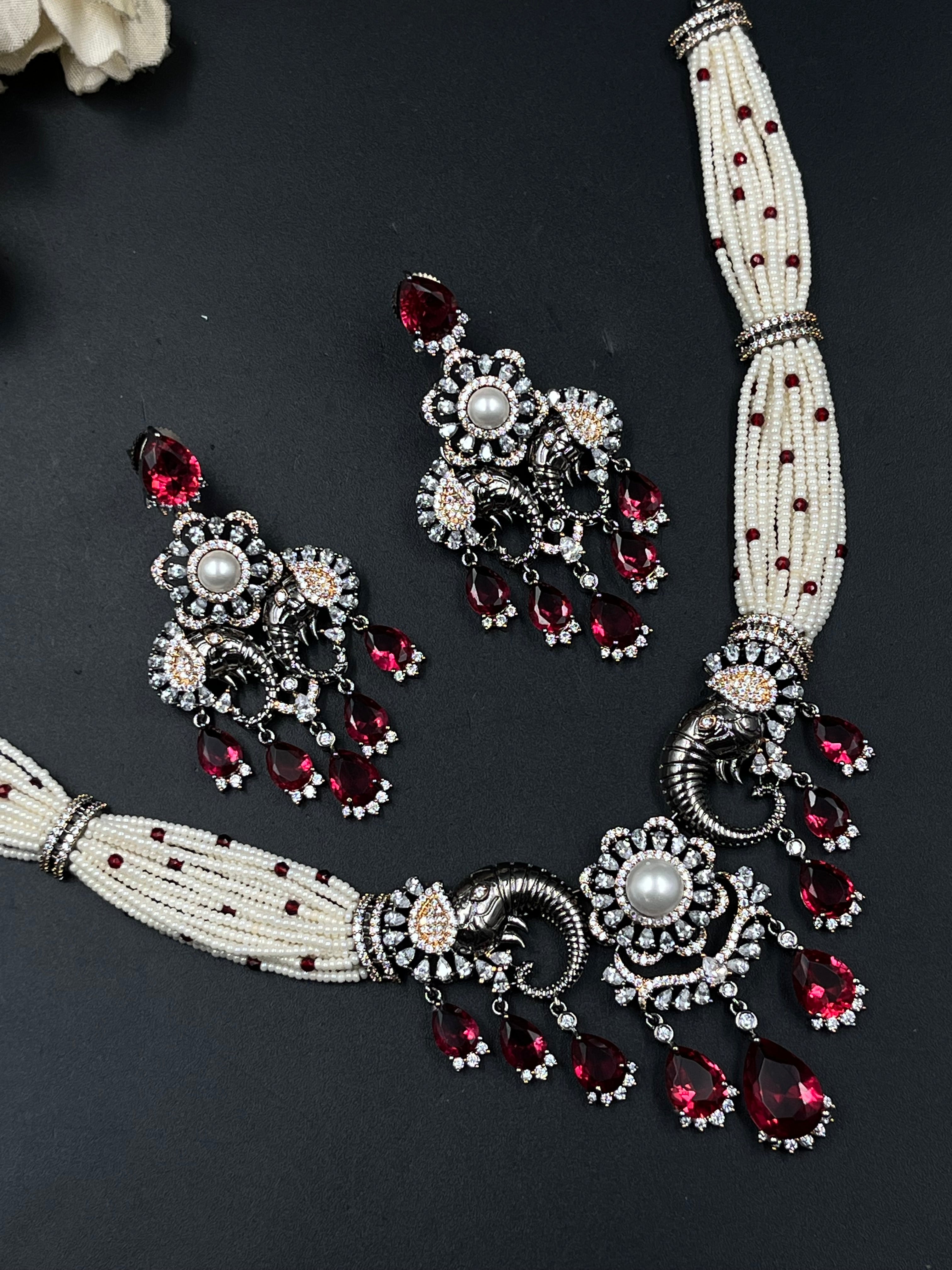 LIYAS NECKLACE