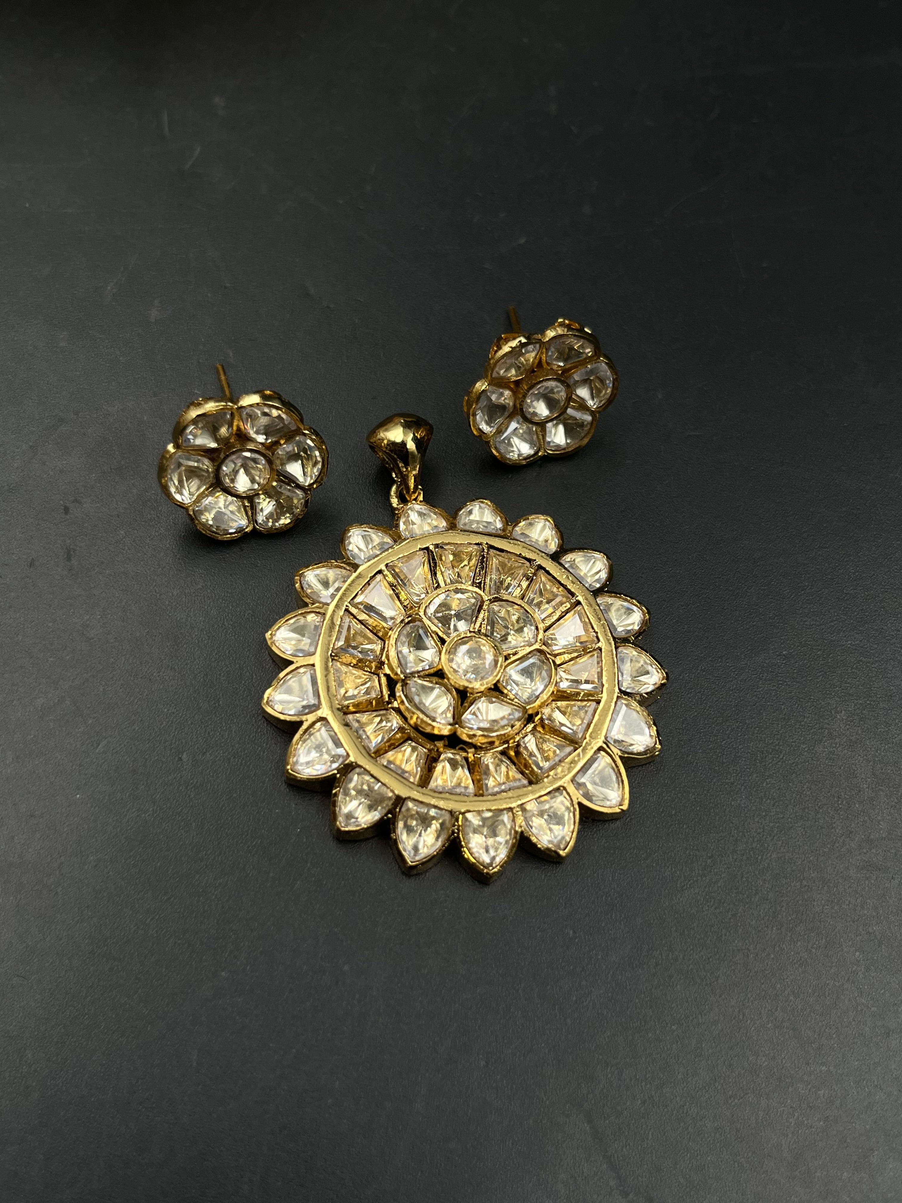 ANHSU PENDANT