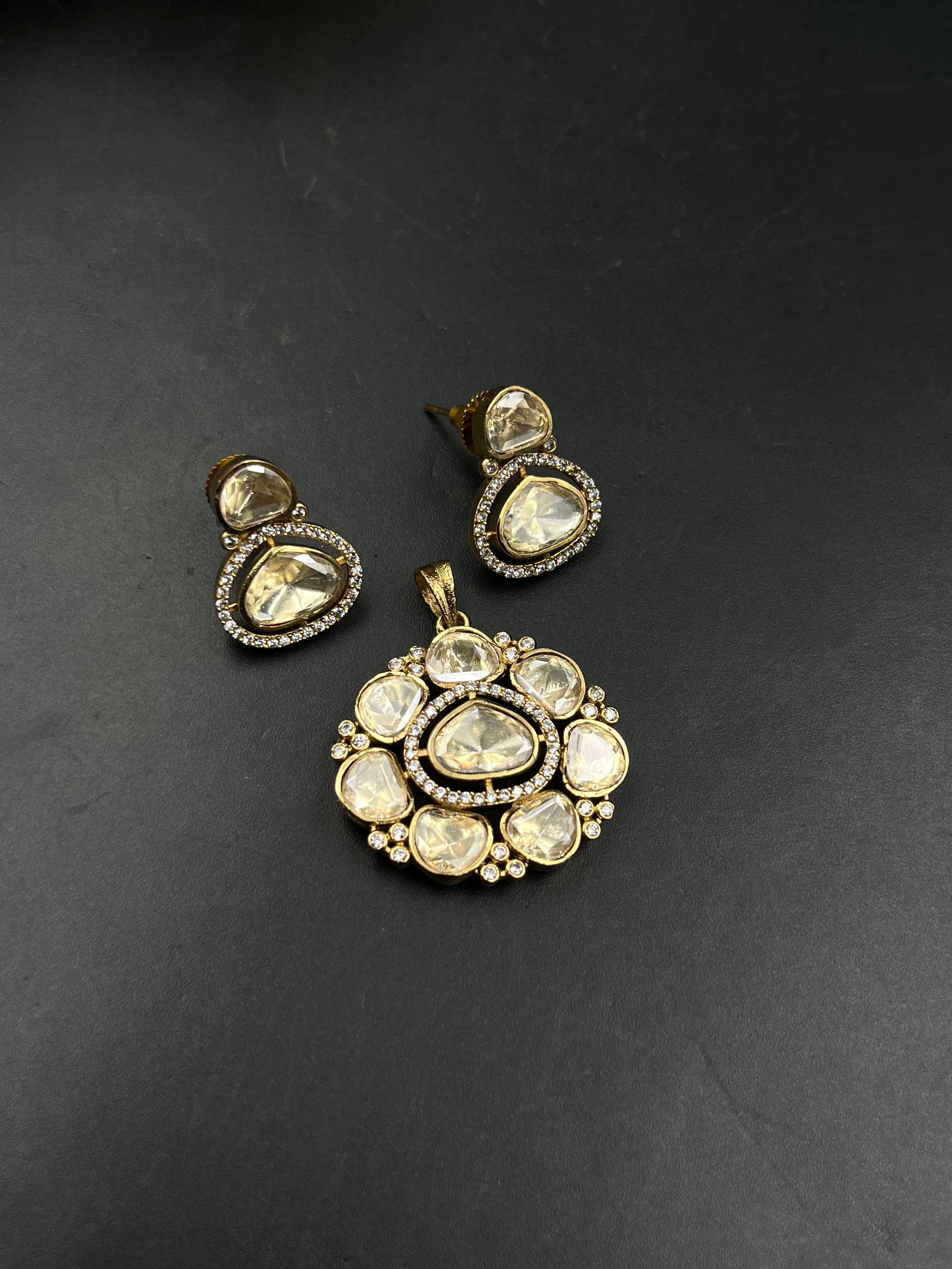 KESHU PENDANT